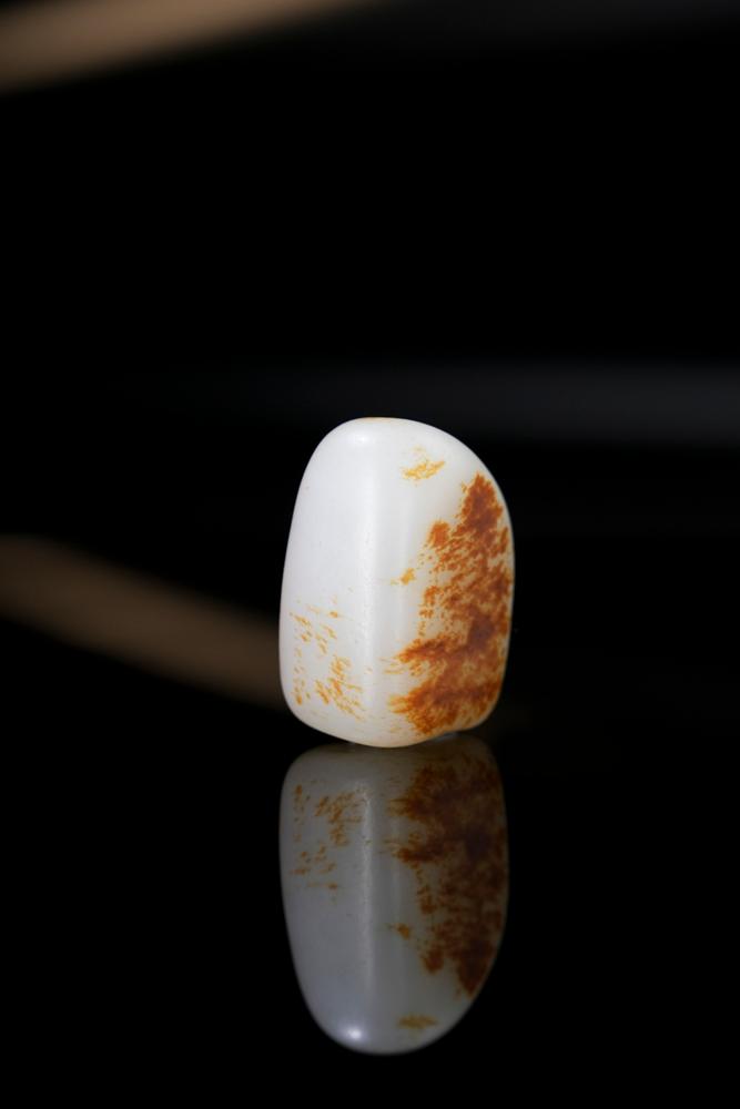 新疆天然和田玉籽料原石聚红皮精品挂件（yc234134）