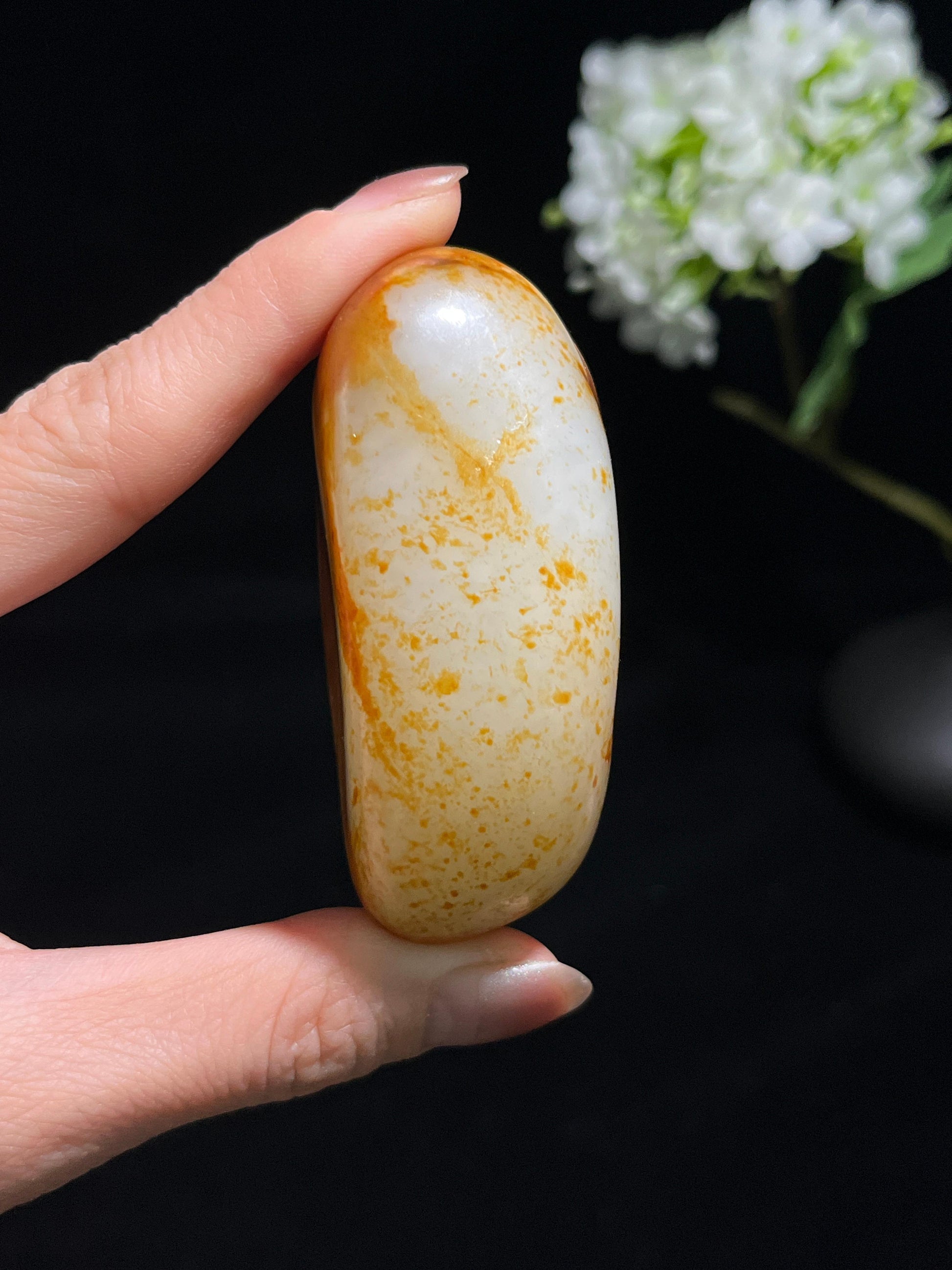 新疆和田玉收藏级聚红皮洒金皮籽料原石（yc253577）