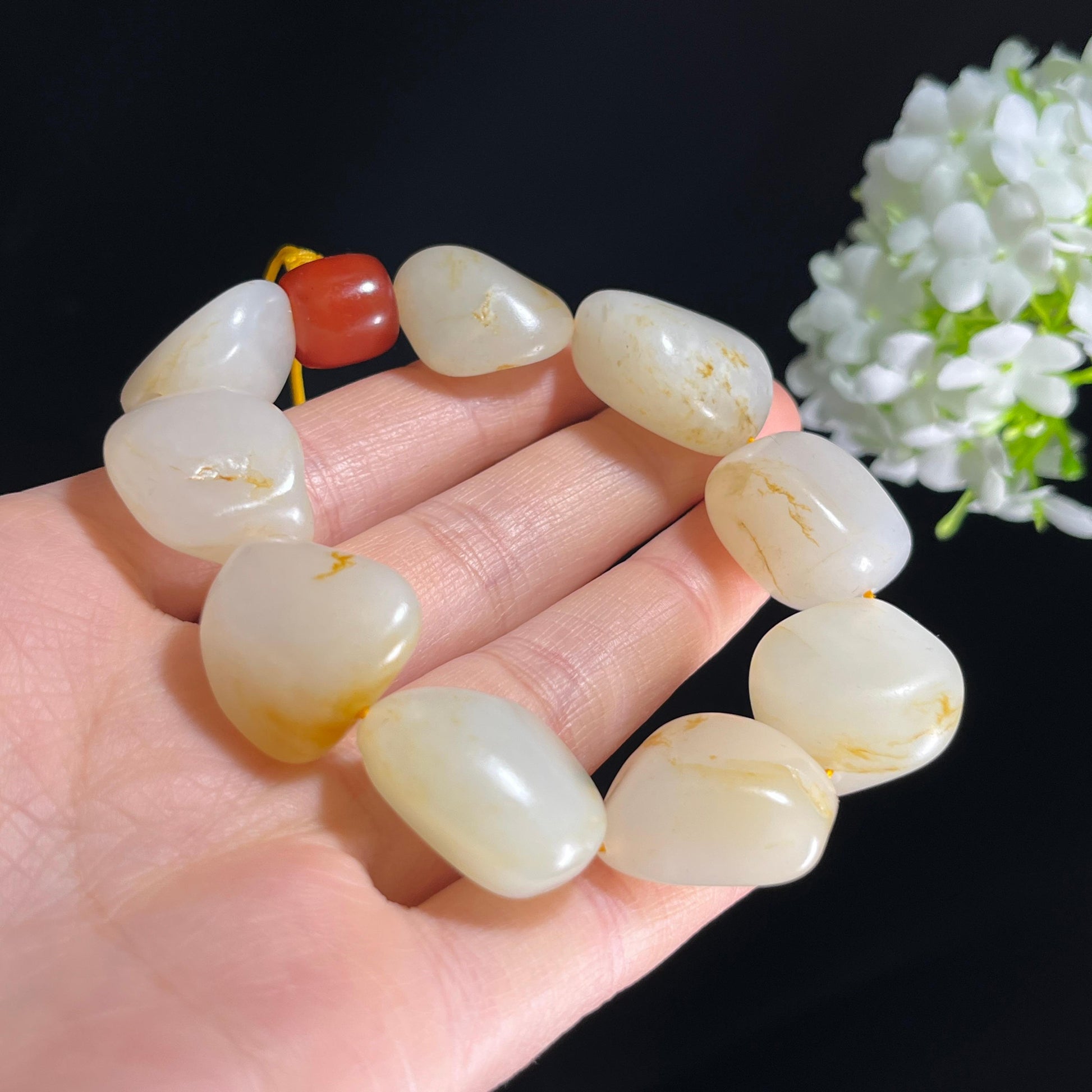 新疆天然和田玉白玉“沁金缀红”洒金皮籽料手串（yc281590）