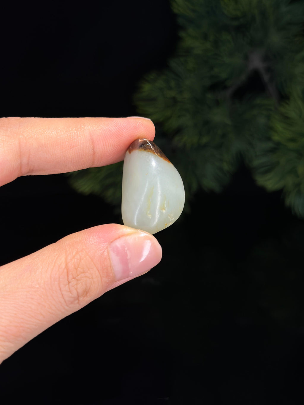 和田玉鸿运当头高青白黑红皮籽料（yc486066）