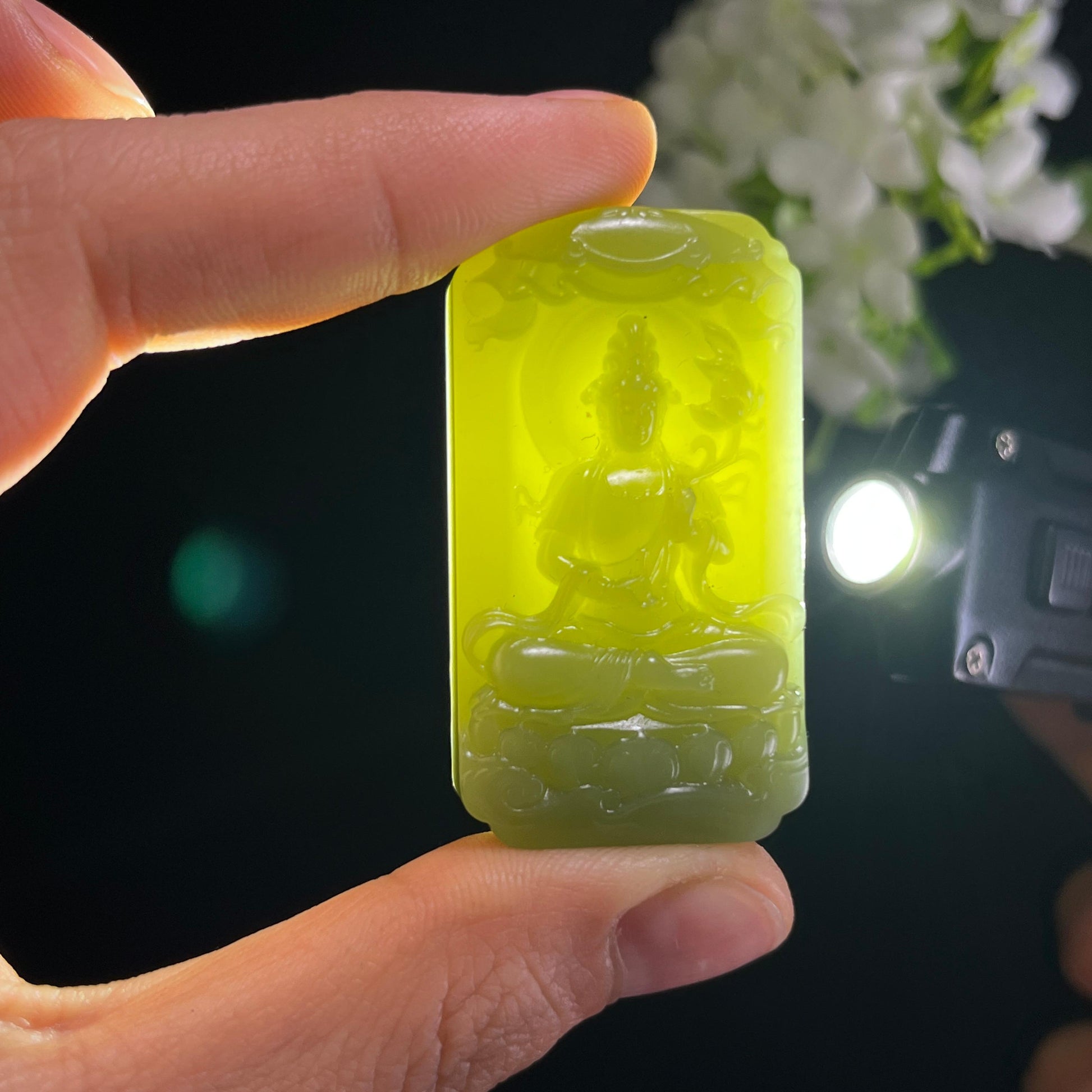 新疆天然和田玉沙枣青观音雕刻挂件（yc353758）