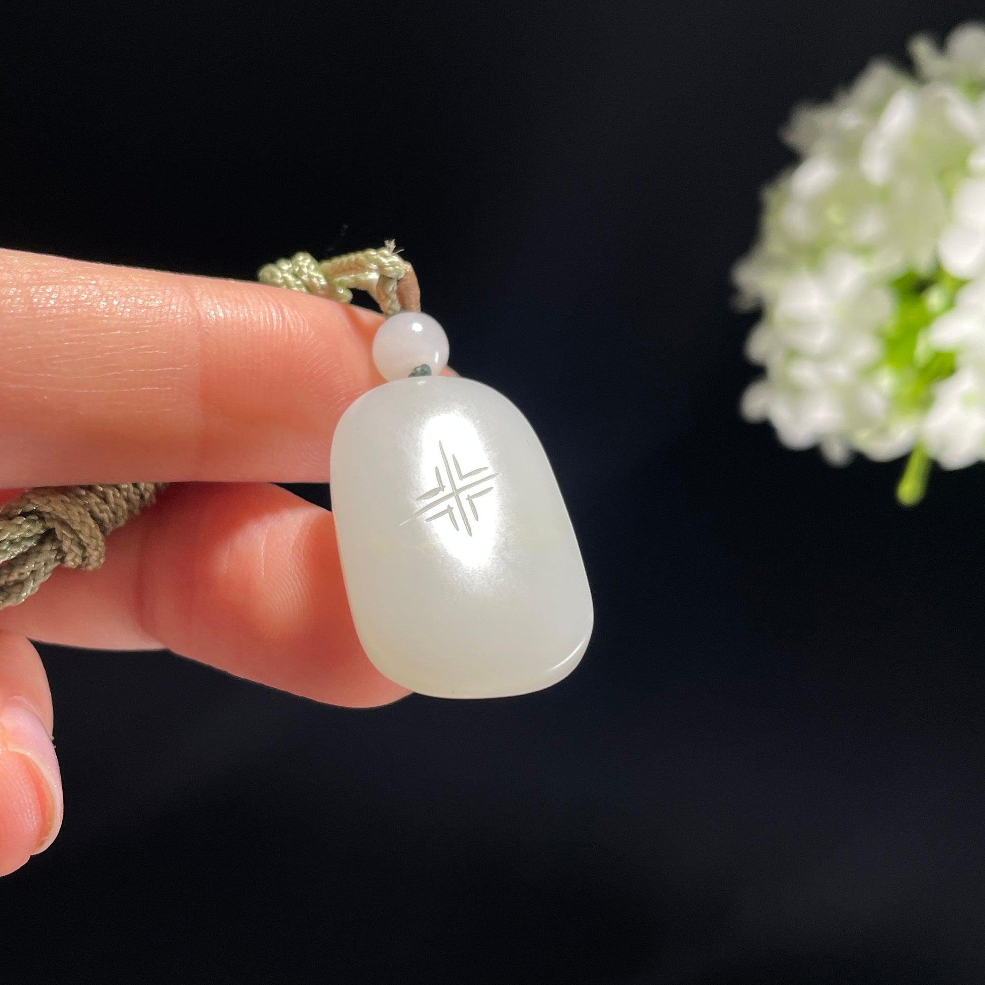 新疆天然和田玉白玉莲花雕刻挂件（yc360347）