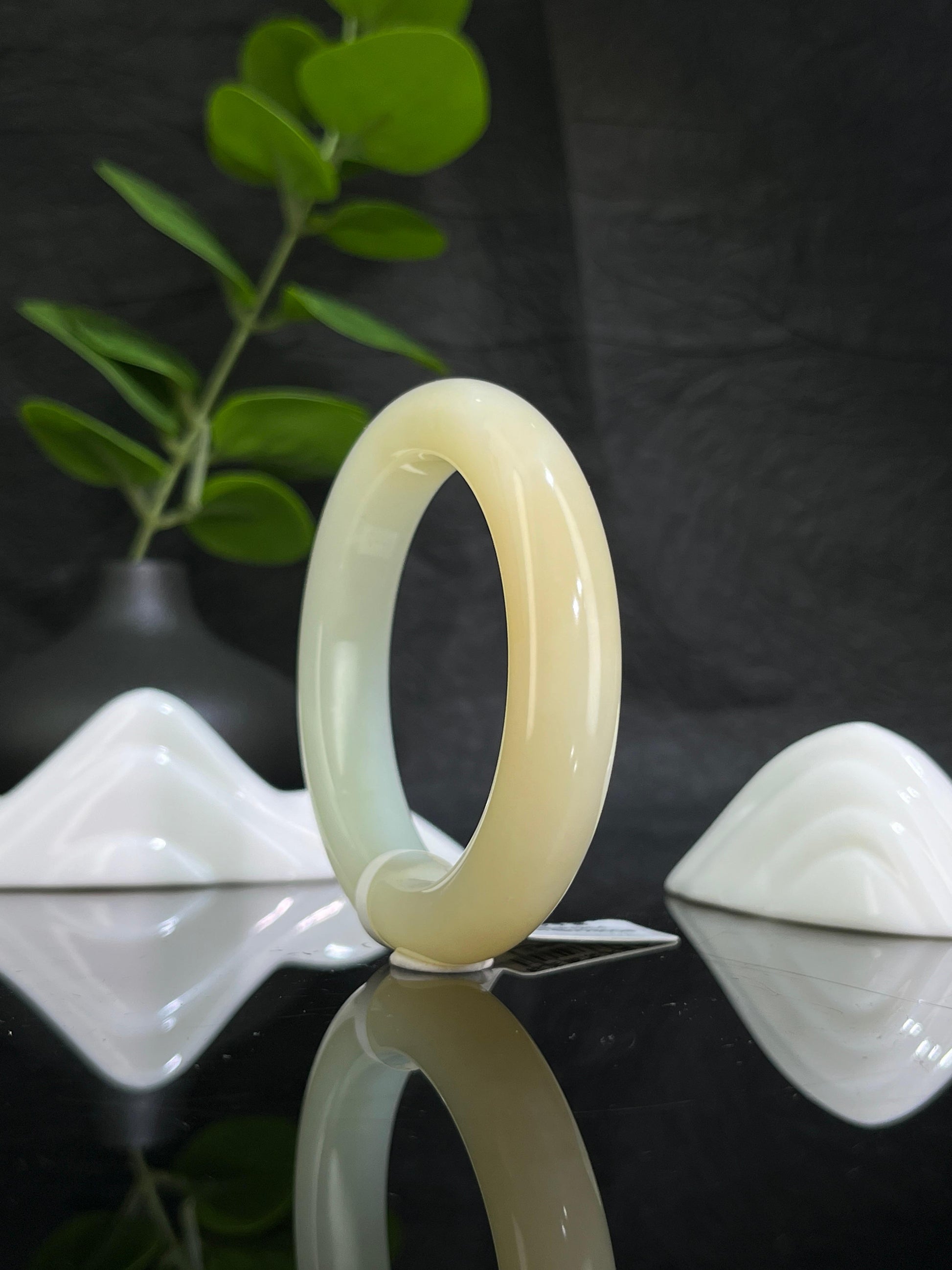 和田玉且末高青白玉手镯（52卡）（yc231976）