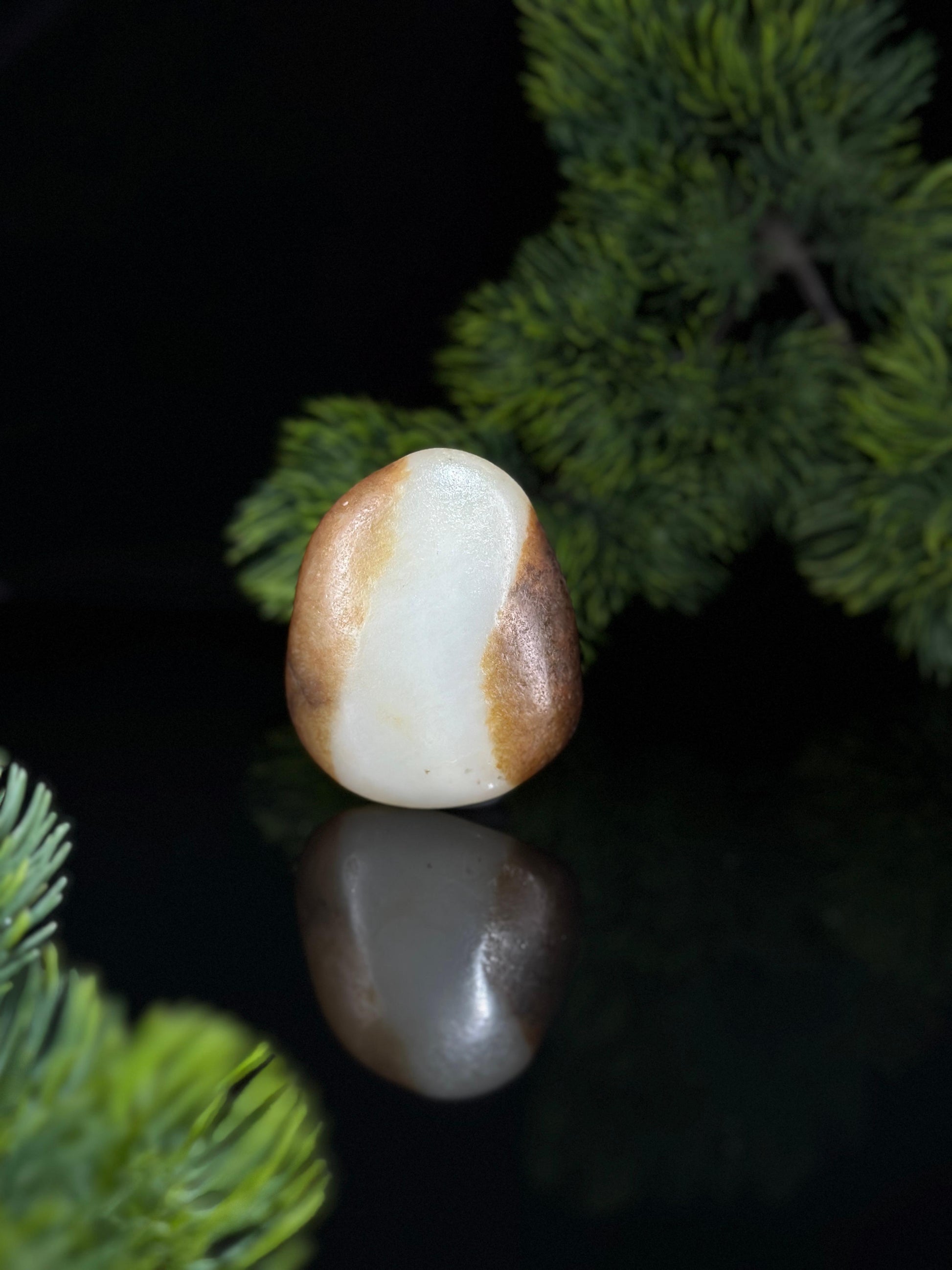 新疆和田玉典藏级白玉秋梨左右皮特色籽料手把件（yc506980）