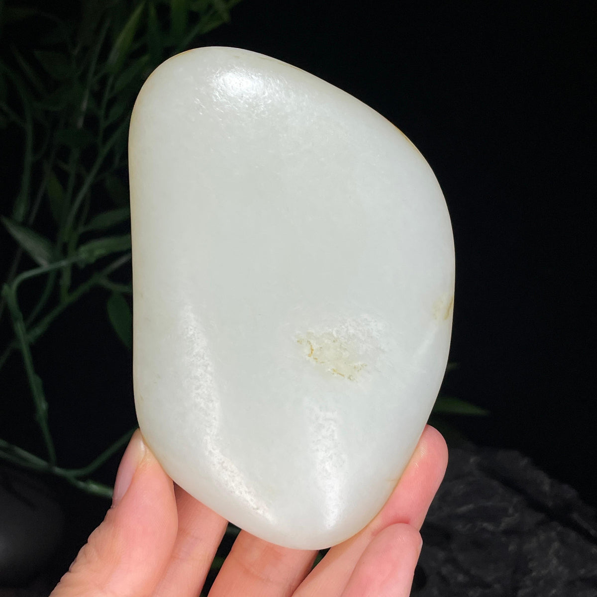 新疆和田玉珍品白玉秋梨皮籽料摆件（yc714507）