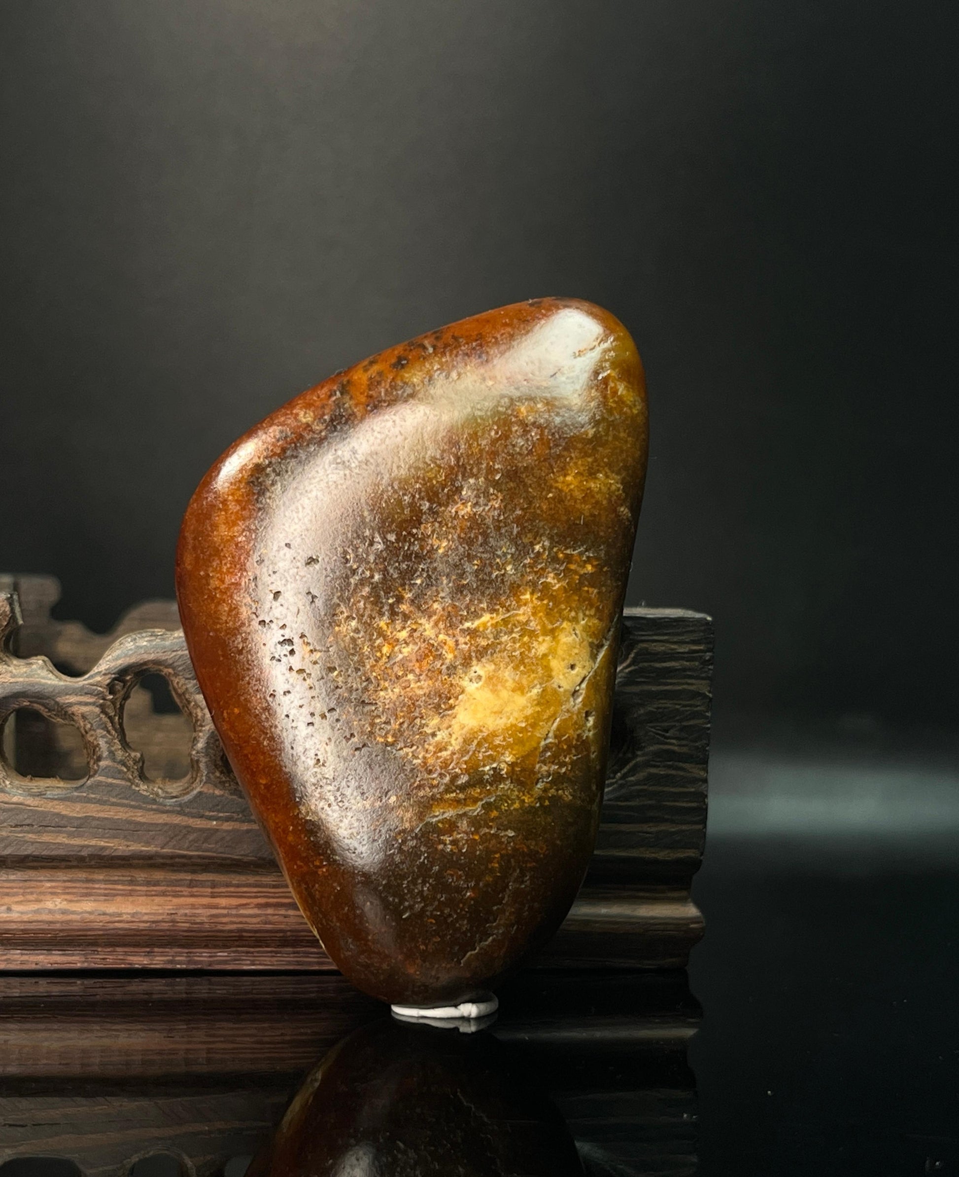 新疆和田玉籽料原石红沁手把件（yc236640）