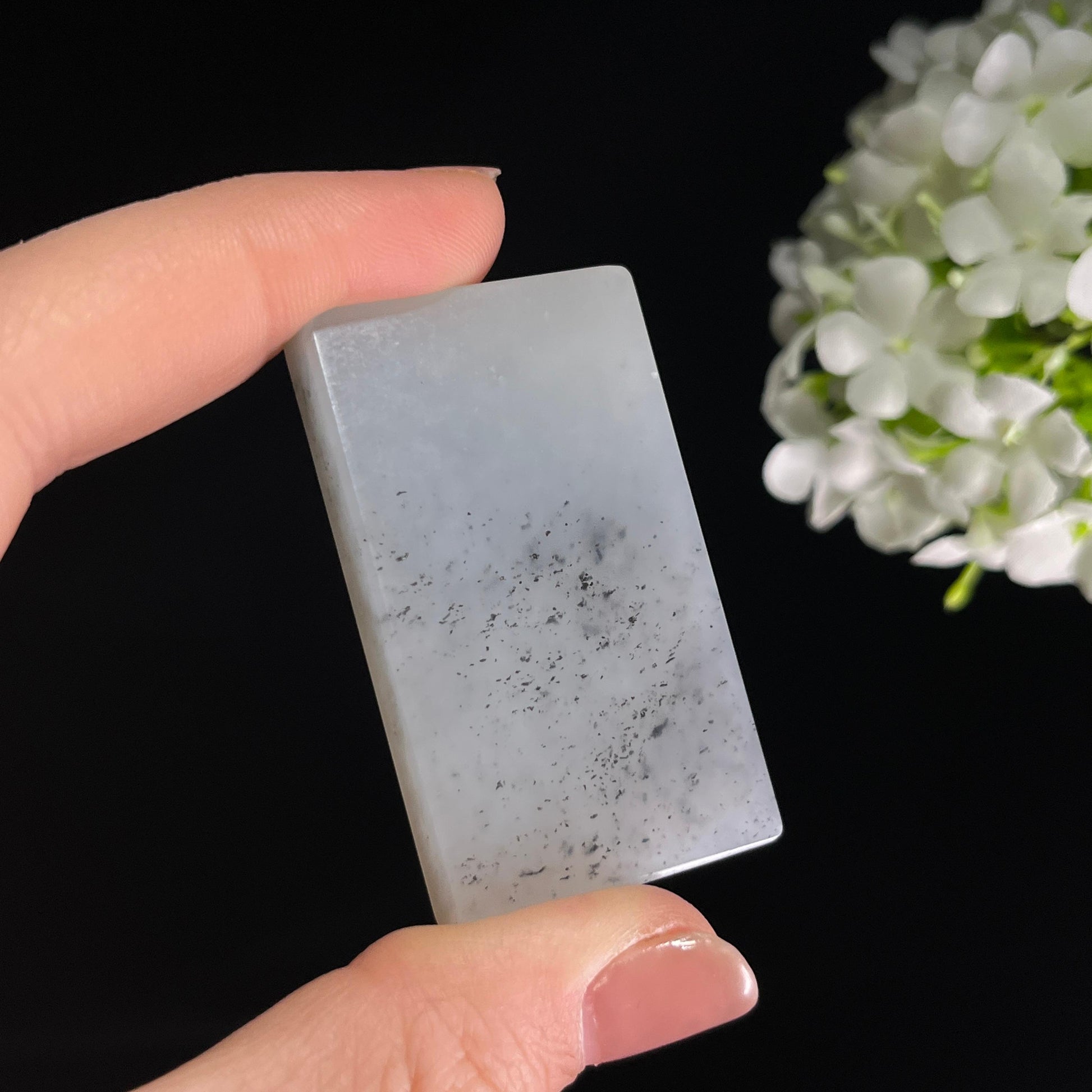 和田玉带墨青花“山水楼阁”籽料雕刻挂件（yc284612）