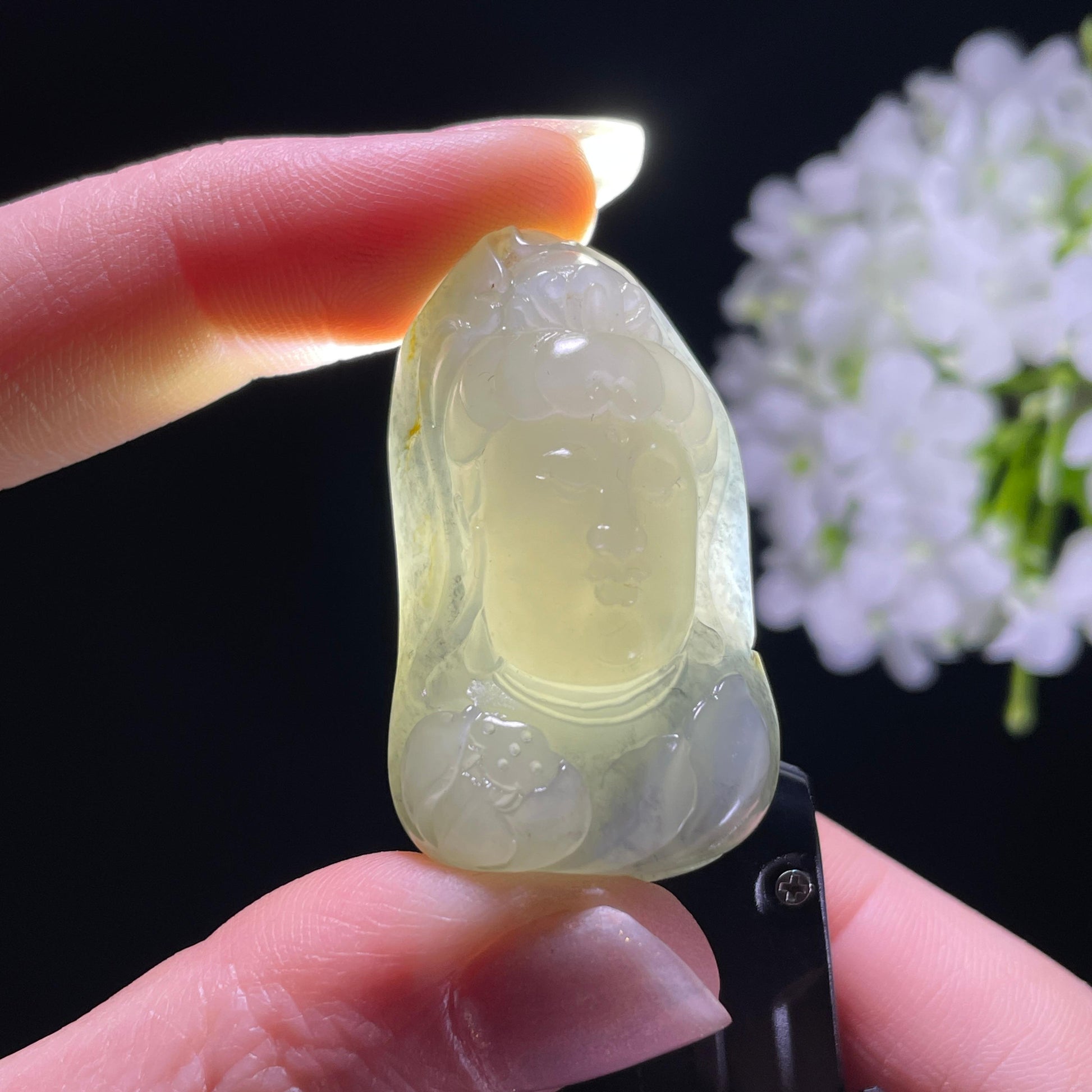 和田玉青花籽料洒金皮“一念莲开”观音雕刻挂件（yc325611）