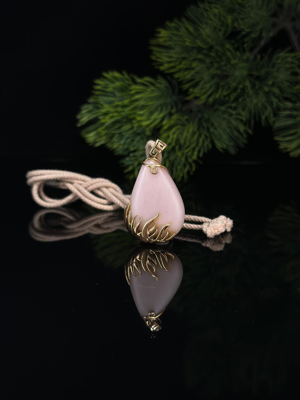 新疆和田玉珍品18K金镶桃花玉籽料挂件（yc694956）