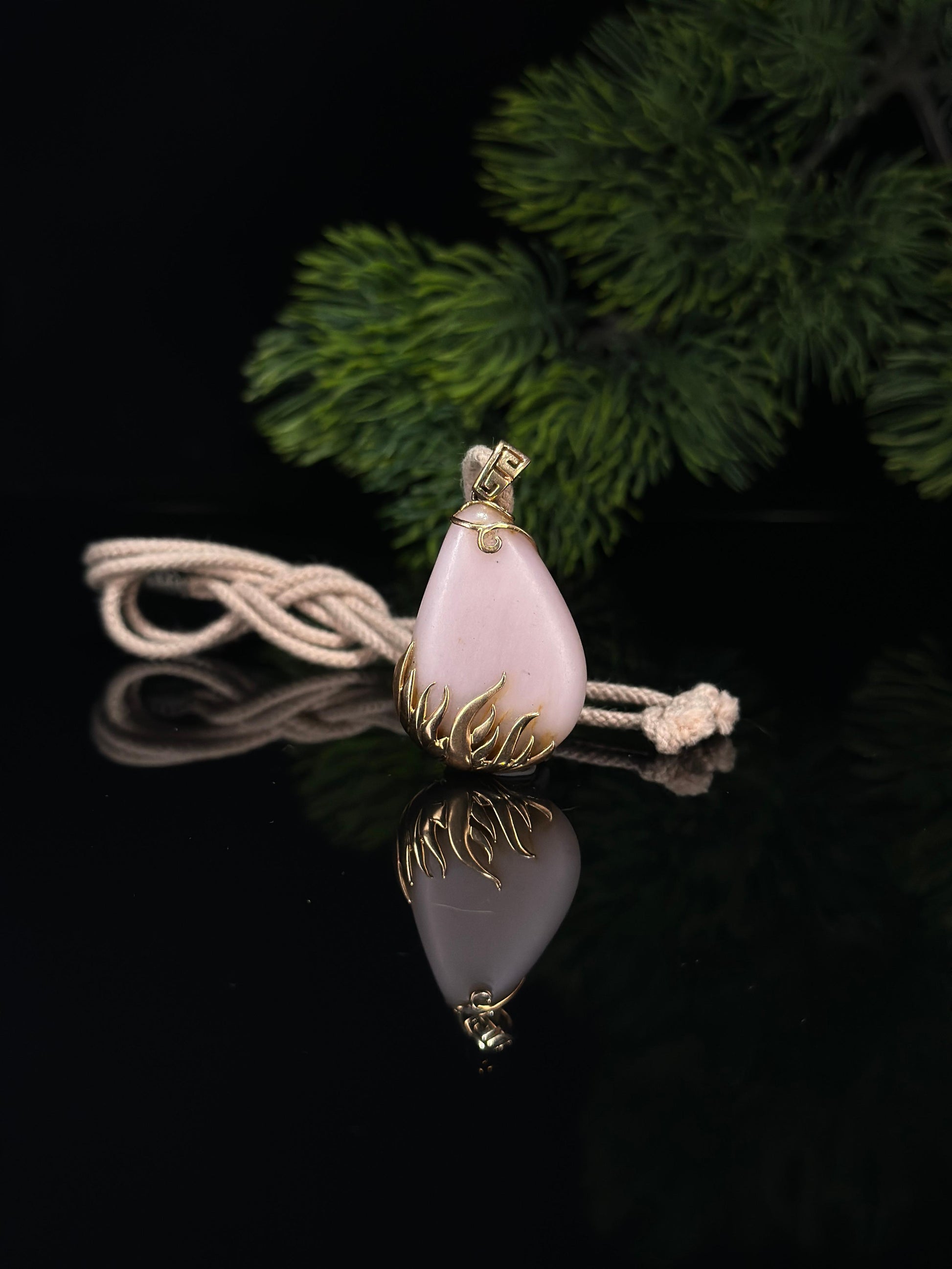 新疆和田玉珍品18K金镶桃花玉籽料挂件（yc694956）