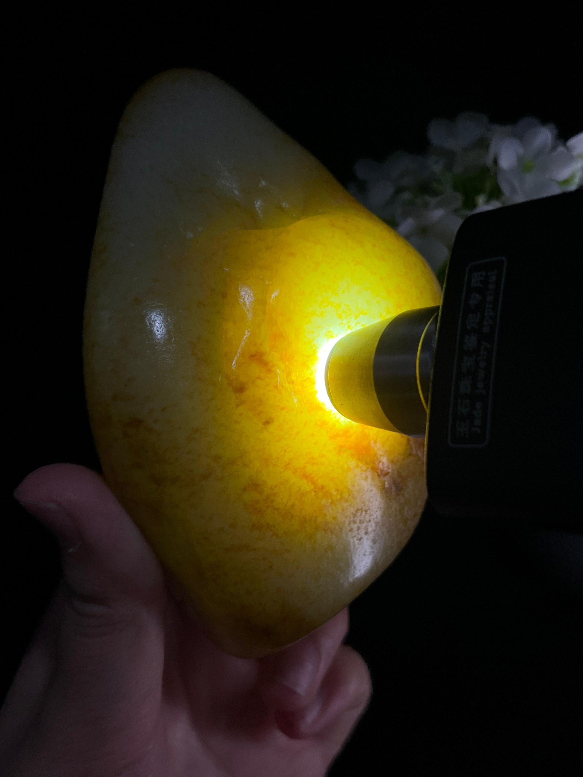 新疆和田玉老熟白玉洒金皮籽料原石摆件（yc250956）