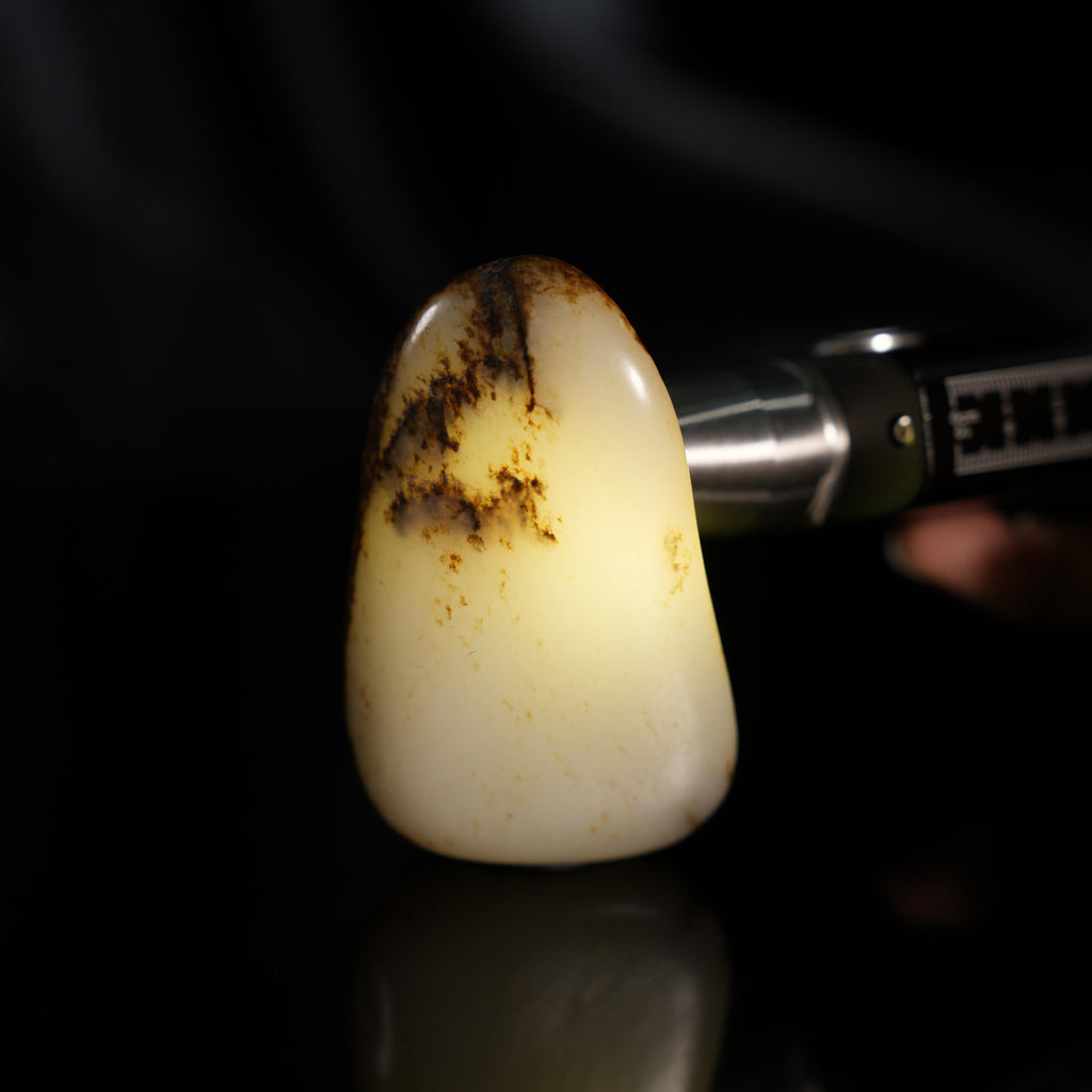 新疆和田玉“层秋涵霜”白玉通体秋梨皮籽料（yc450390）