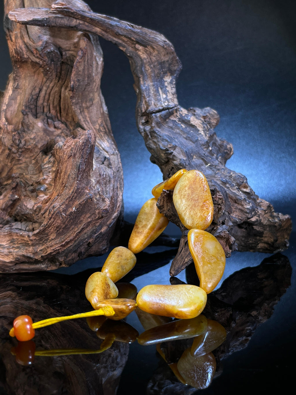 新疆和田玉黄沁皮籽料原石手串（yc229359）