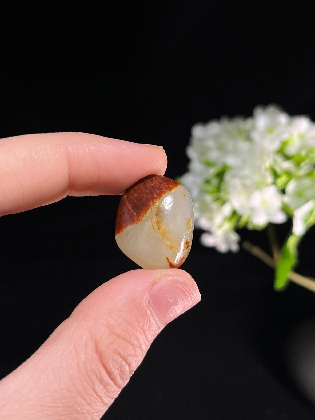 新疆和田玉白玉顶天立地聚红皮籽料原石（yc251642）