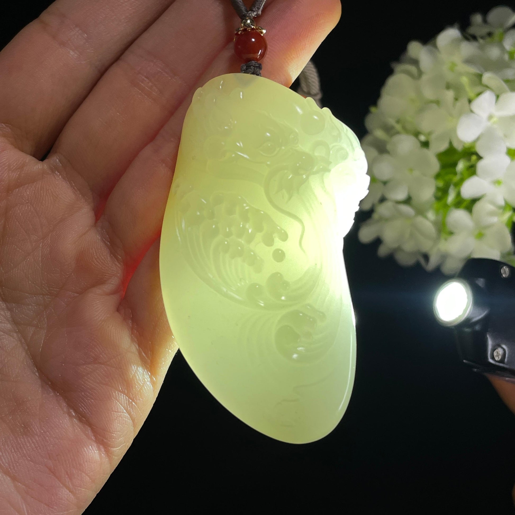 和田玉白玉洒金皮籽料龙雕刻挂件（yc384176）