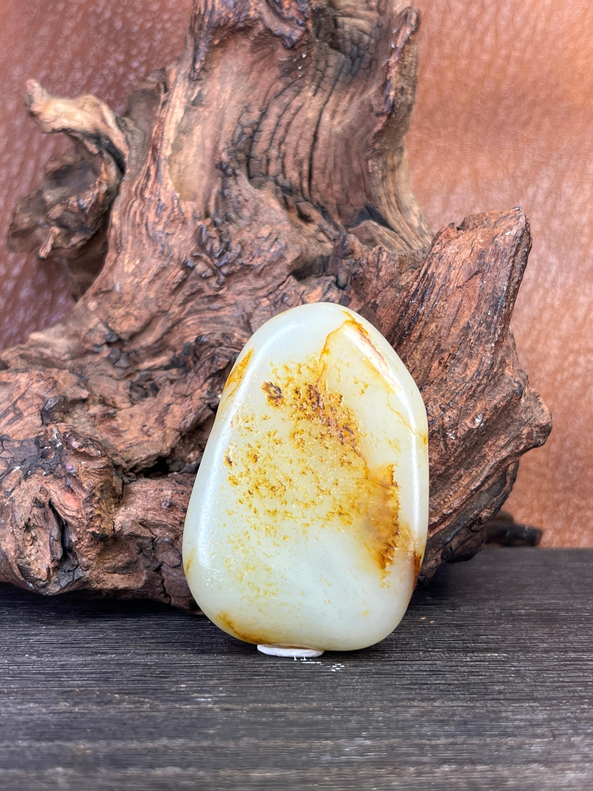 新疆和田玉白玉带洒金籽料原石小手把（yc227474）