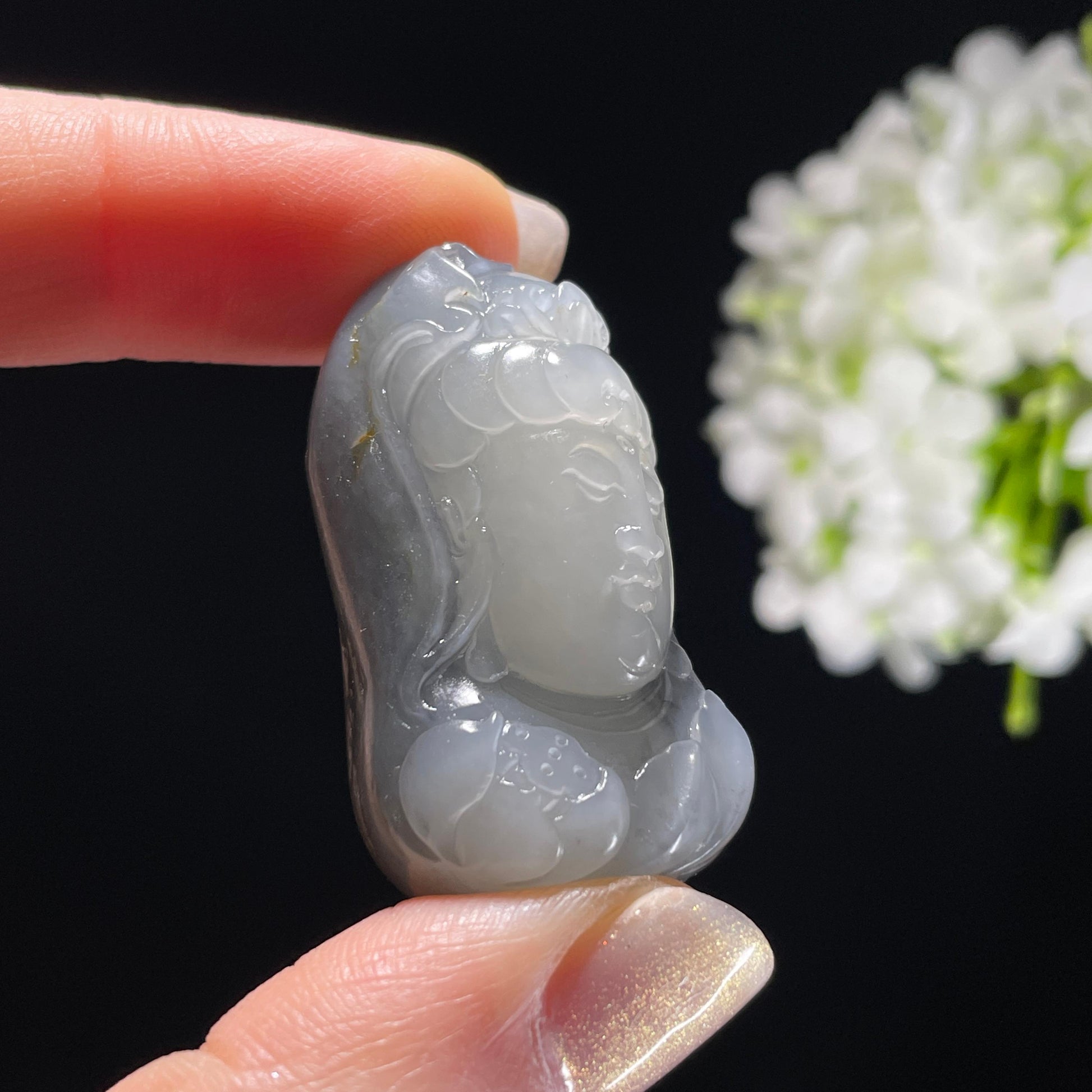 和田玉青花籽料洒金皮“一念莲开”观音雕刻挂件（yc325611）