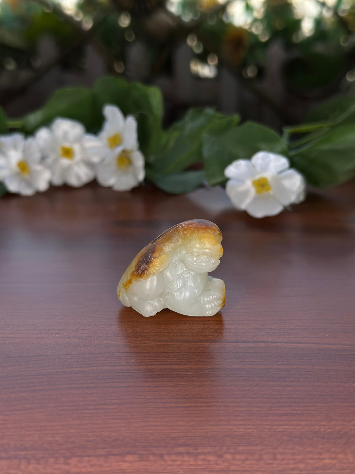 新疆和田玉白玉黑红皮送财瑞狮挂件（yc710570）
