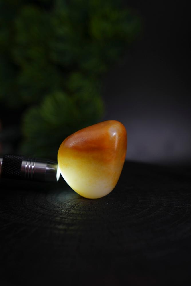 新疆和田玉聚红皮白肉籽料原石包金挂件（yc230818）