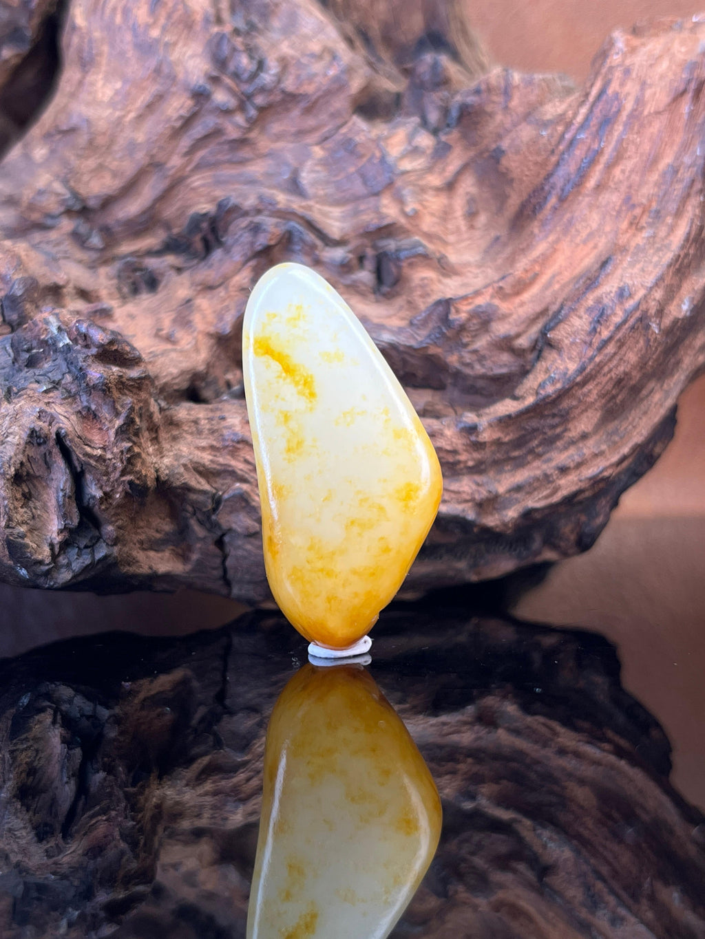 新疆和田玉黄皮籽料原石挂件（yc228182）