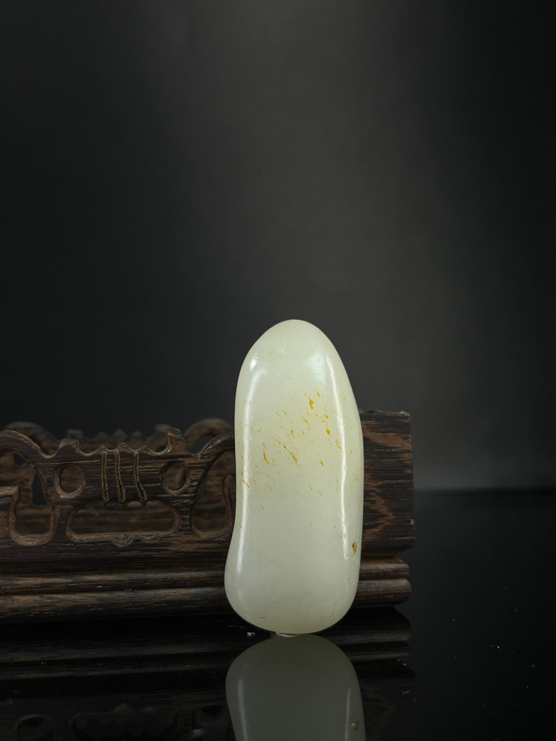 新疆和田白玉带微洒金皮籽料原石手把件（yc240516）