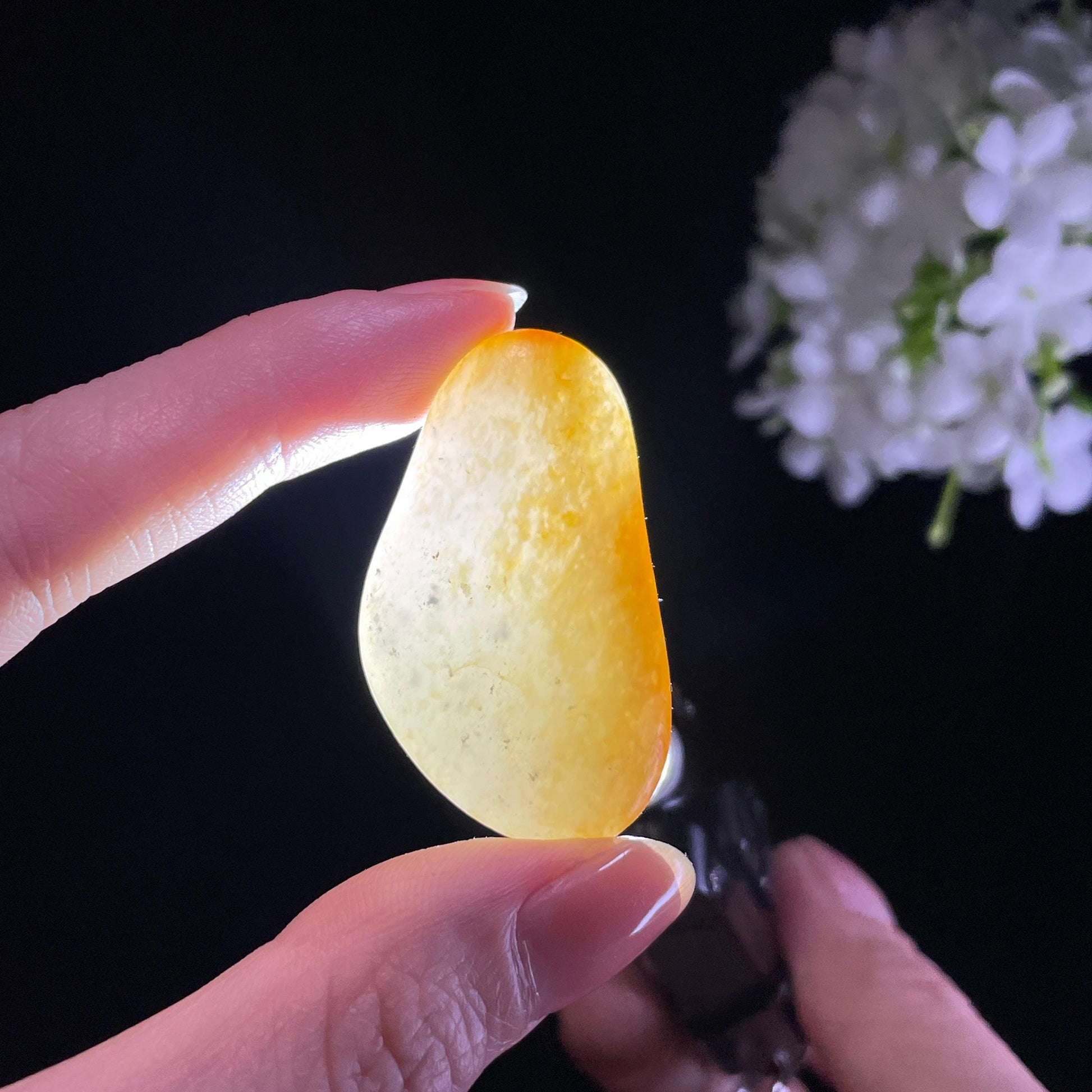 和田玉“金檐滴露”白玉聚红皮籽料（yc422501）