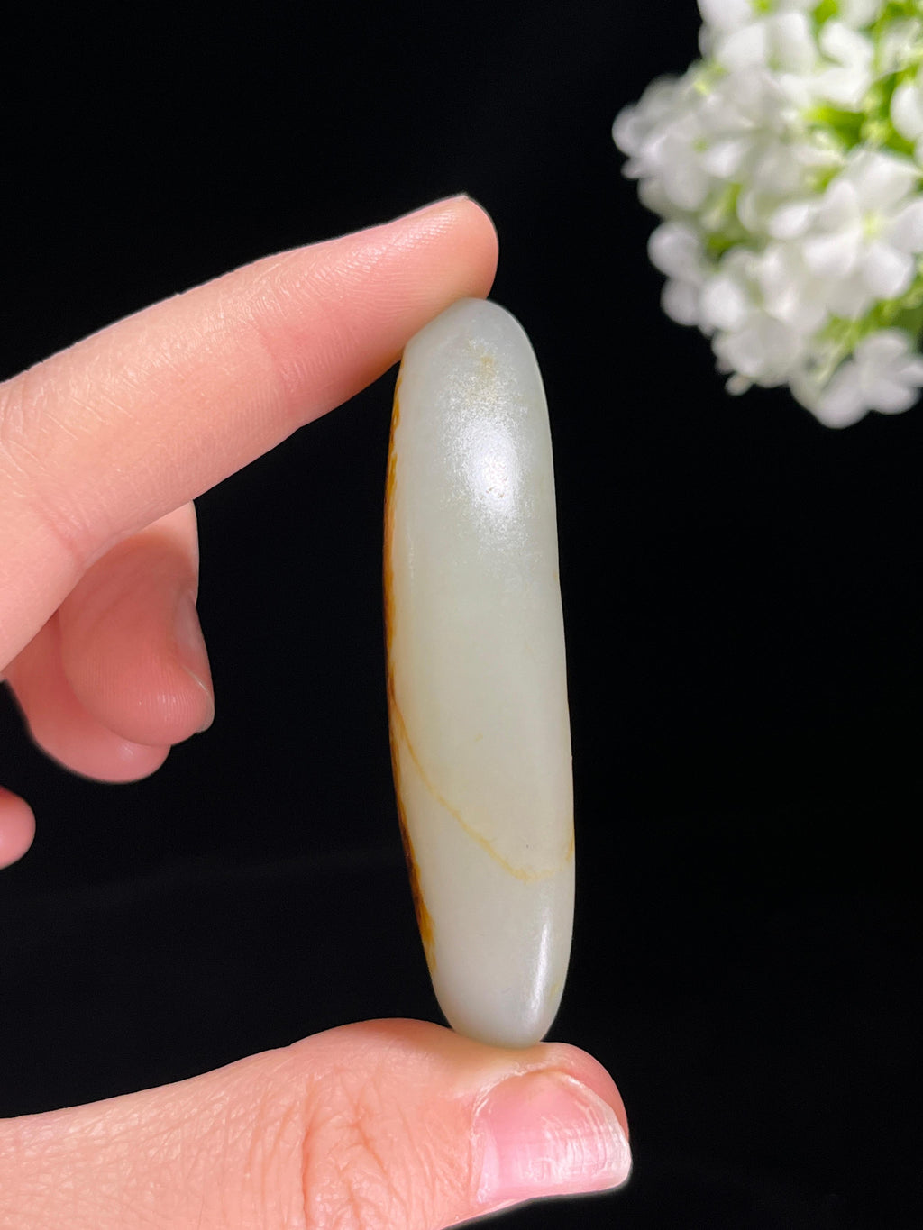 新疆和田玉精品聚红皮“月牙弯弯”籽料原石（yc255469）