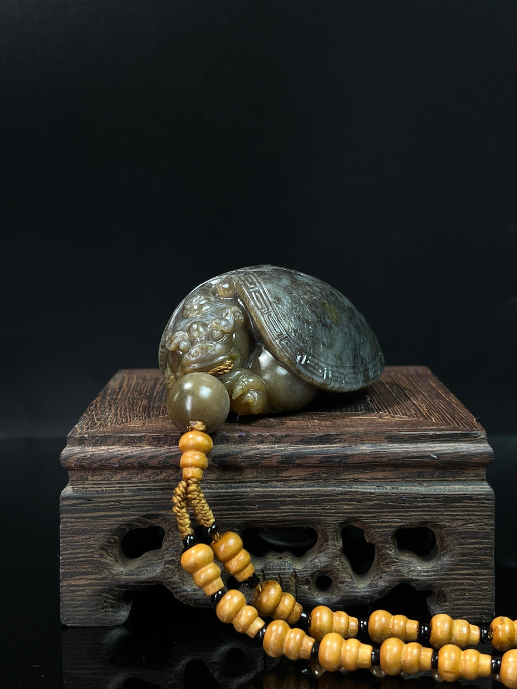 新疆和田玉籽料糖龙龟小手把（yc239848）