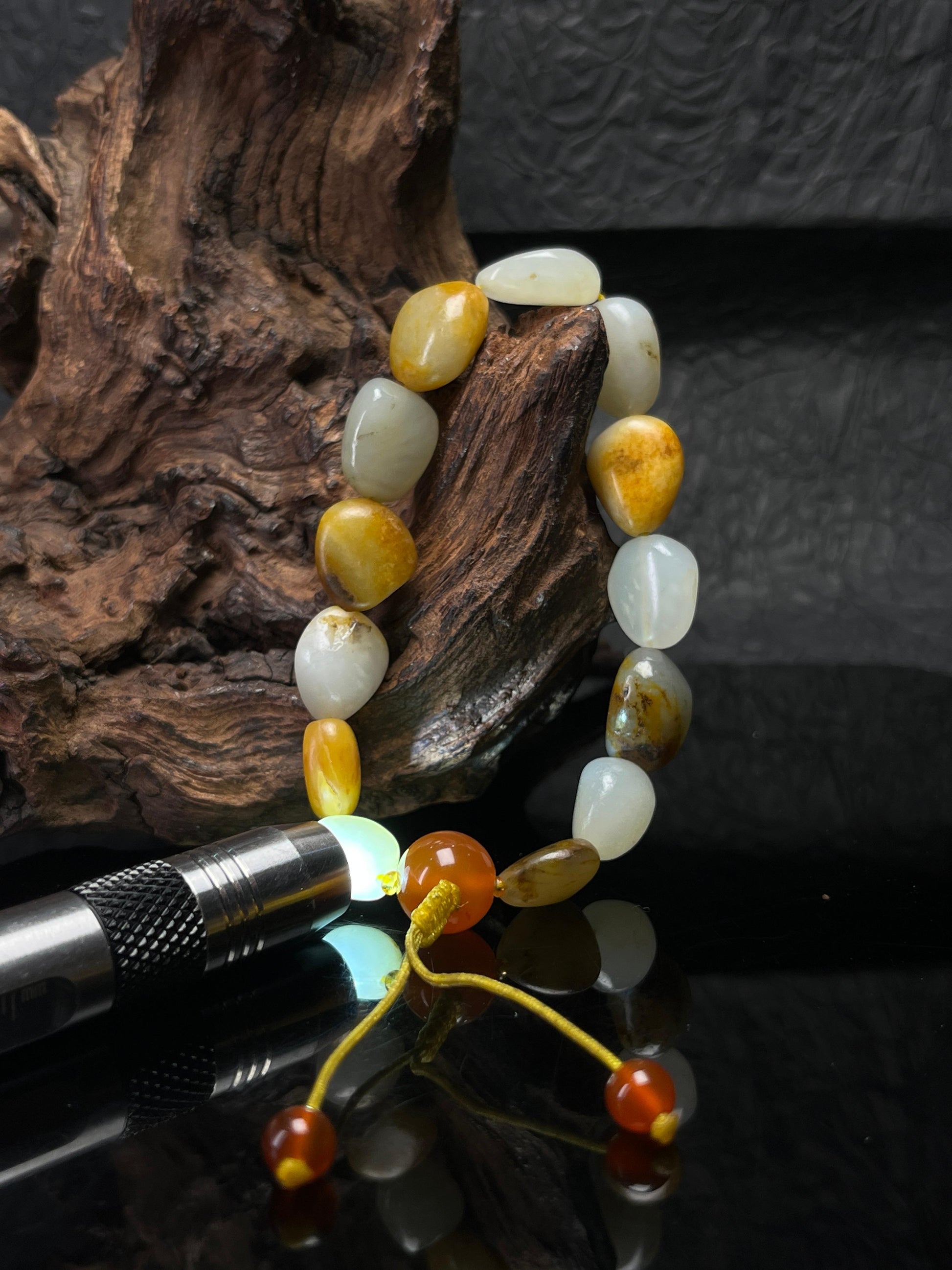 新疆和田玉天然籽料原石黄沁手串（yc232608）