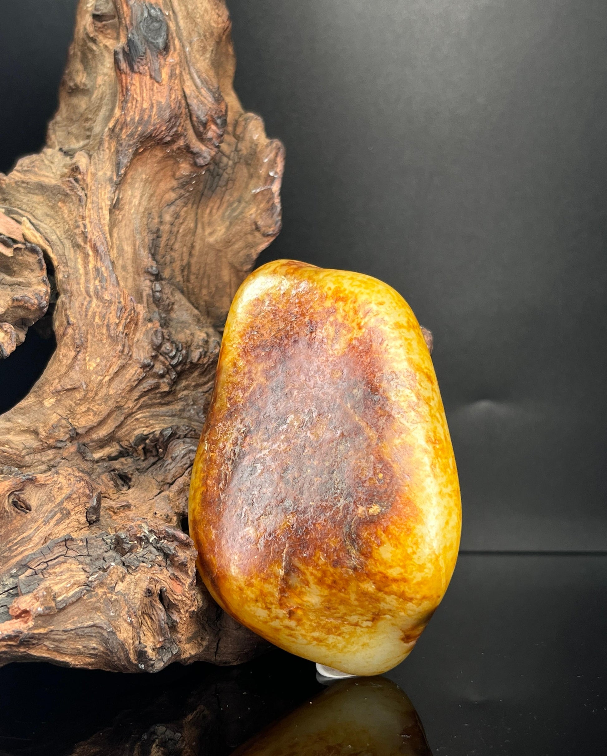 新疆和田玉金包银聚红皮籽料原石（yc241875）