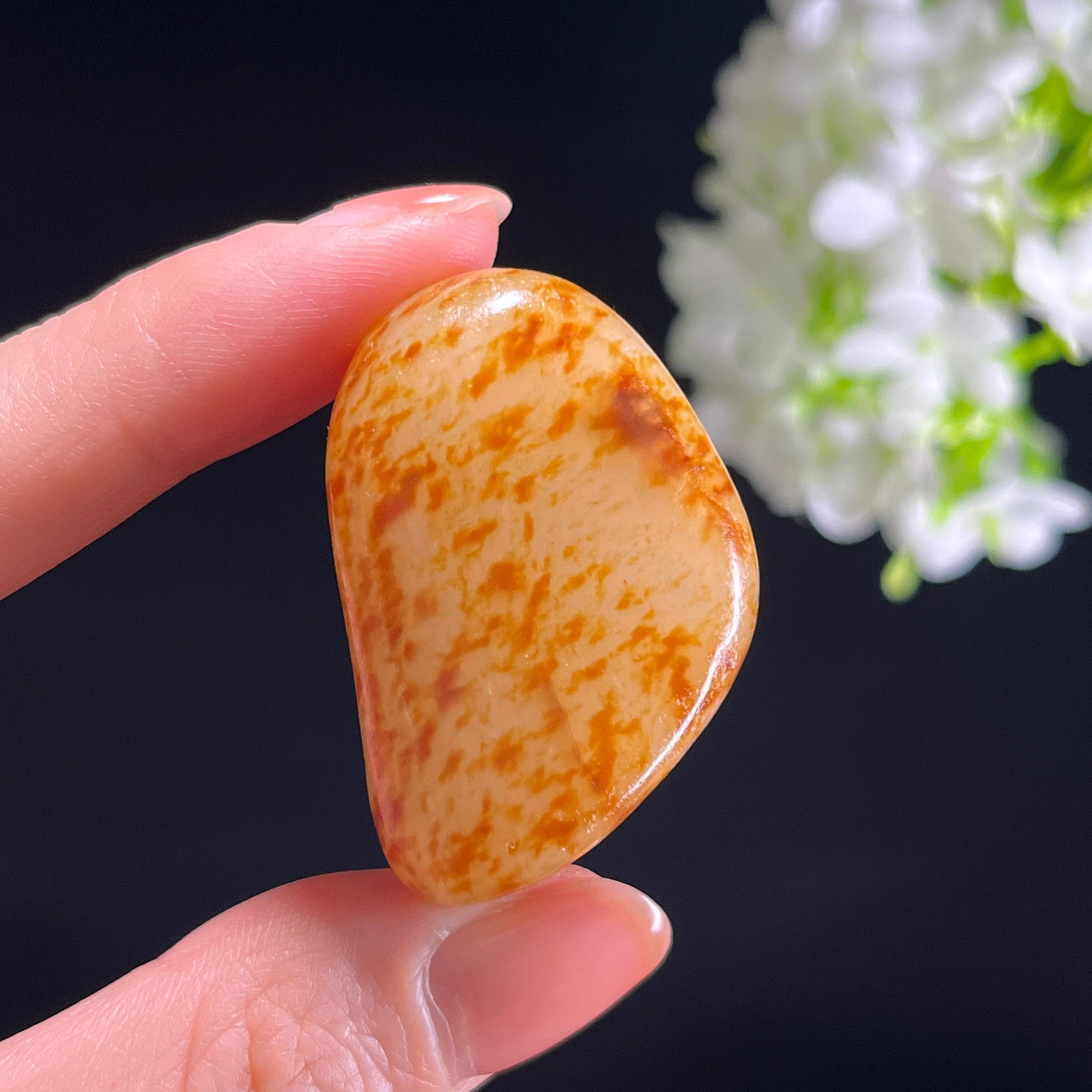 和田玉白玉“落玉红雨”满洒红皮籽料（yc345786）