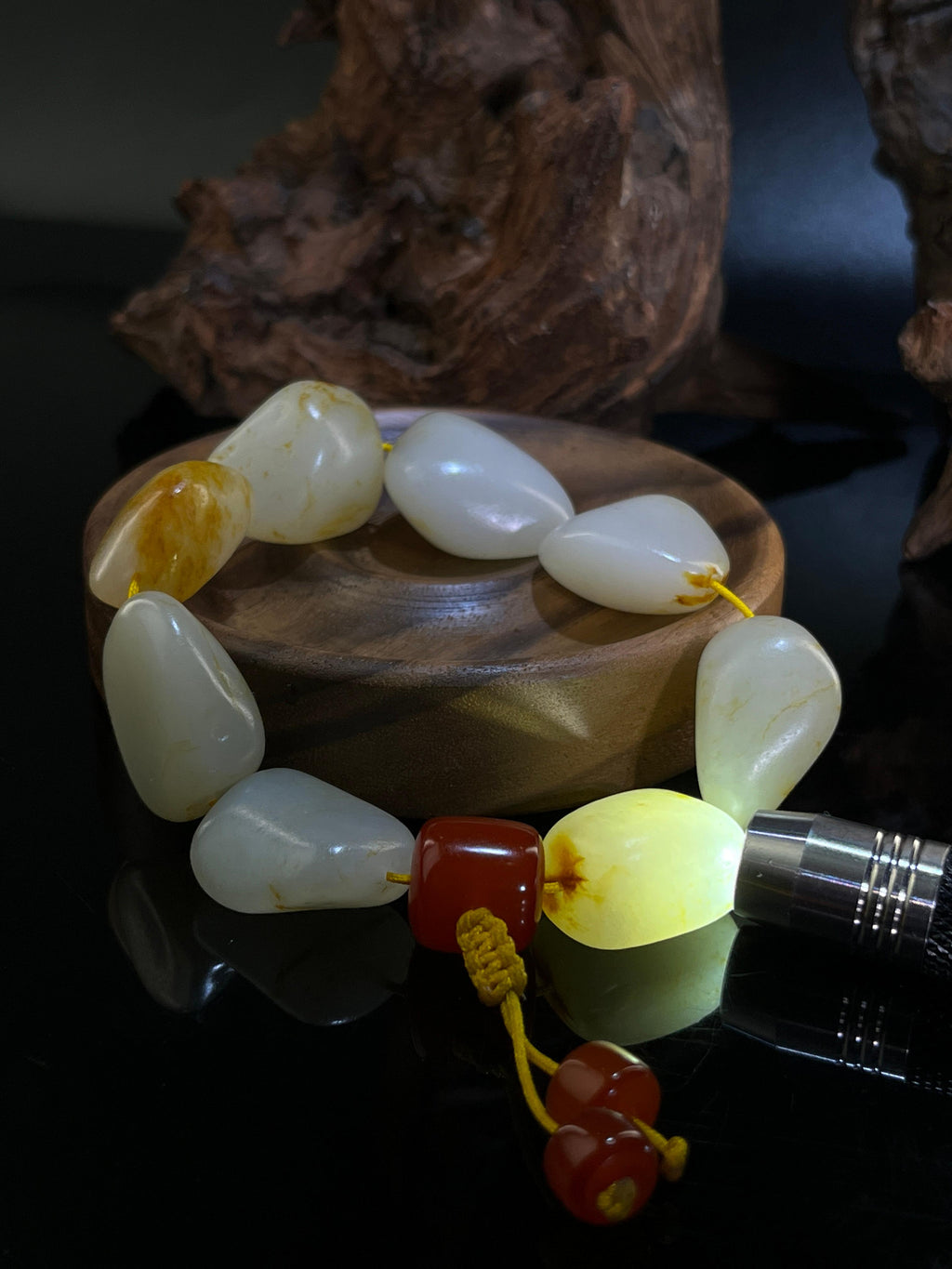 新疆和田玉光白籽带洒金皮籽料原石手串（yc229356）