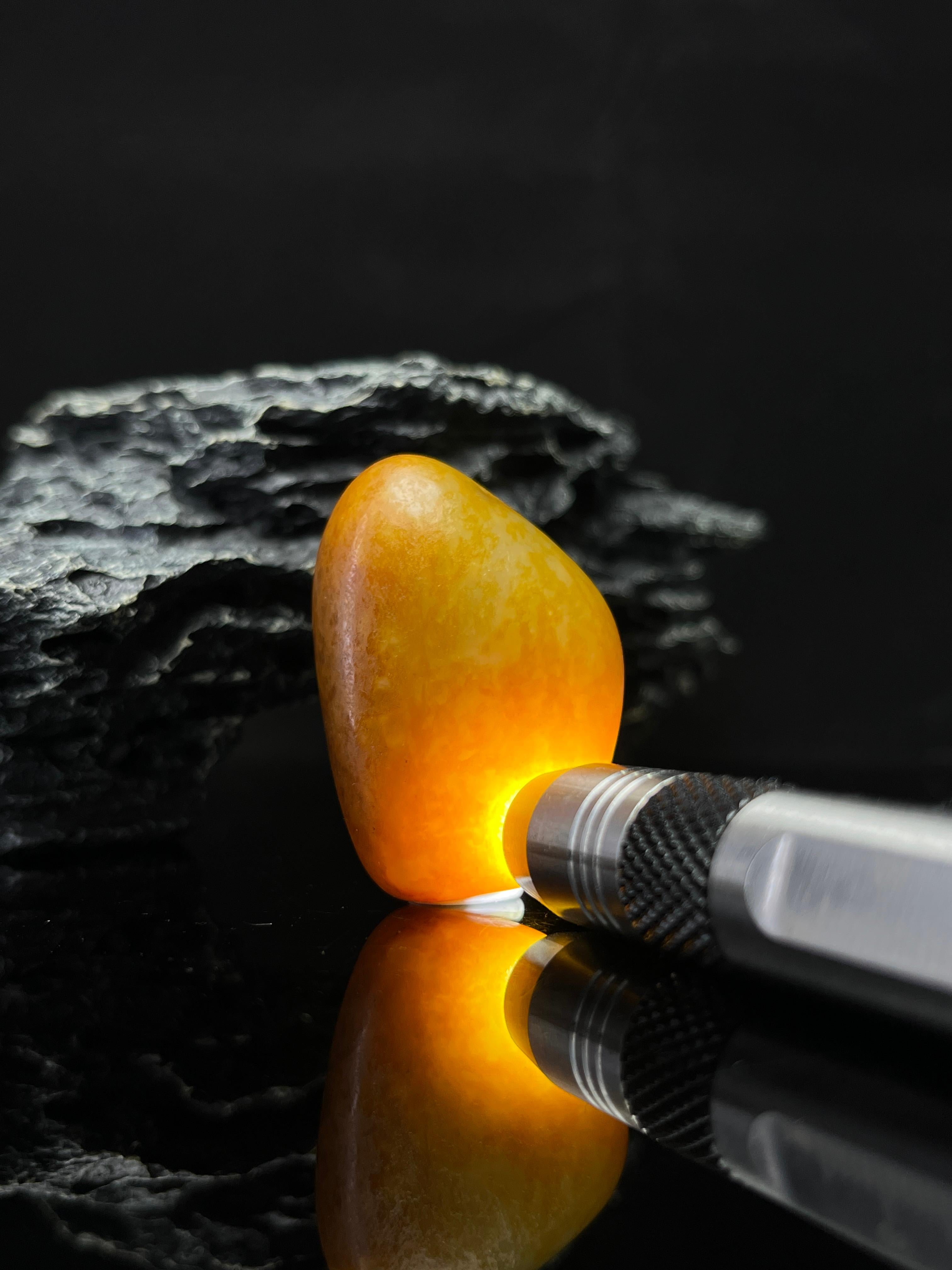 新疆和田玉籽料原石黄沁挂件（yc235135） – 添福玉器