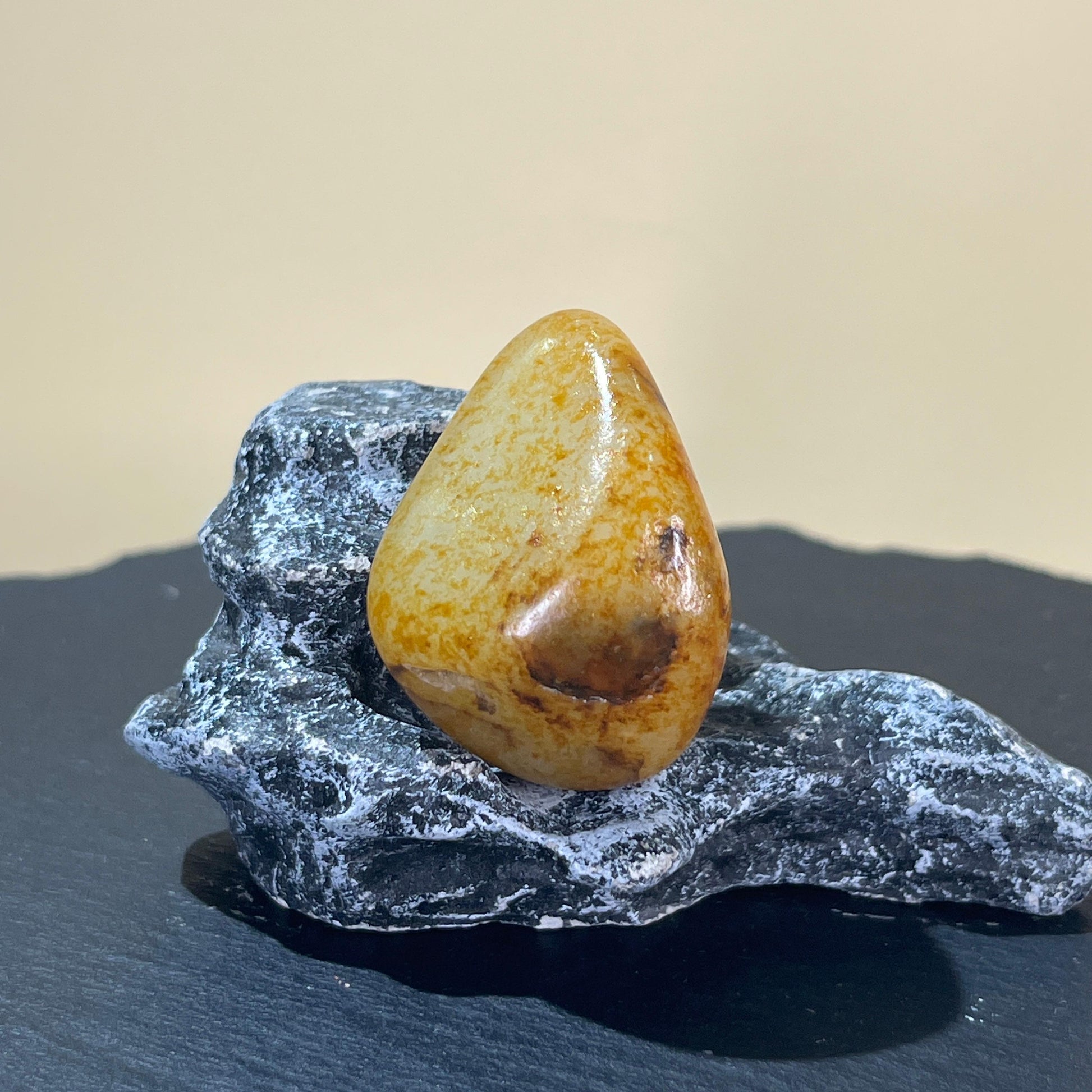 和田玉洒金皮籽料原石（yc204406）