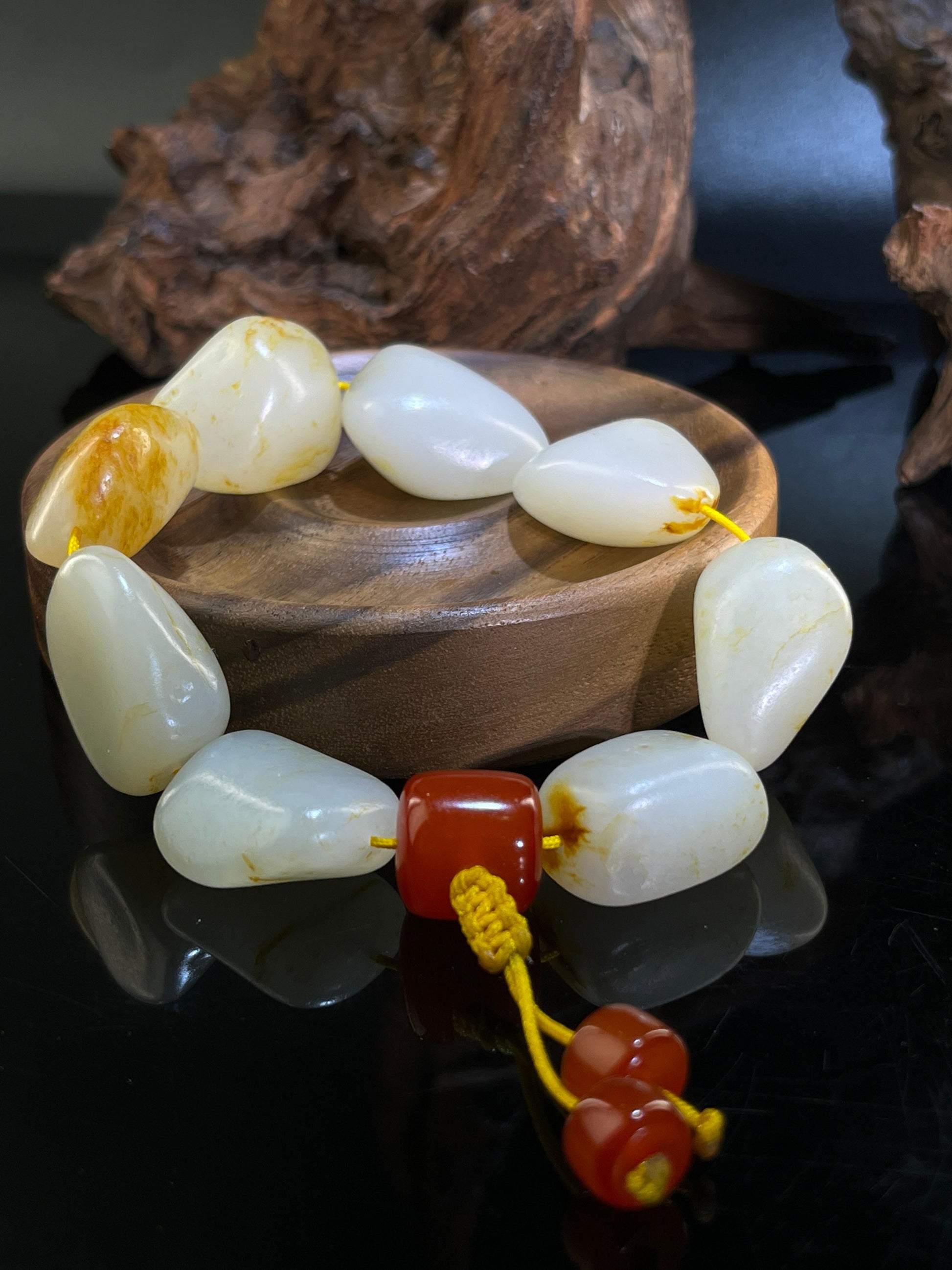 新疆和田玉光白籽带洒金皮籽料原石手串（yc229356）