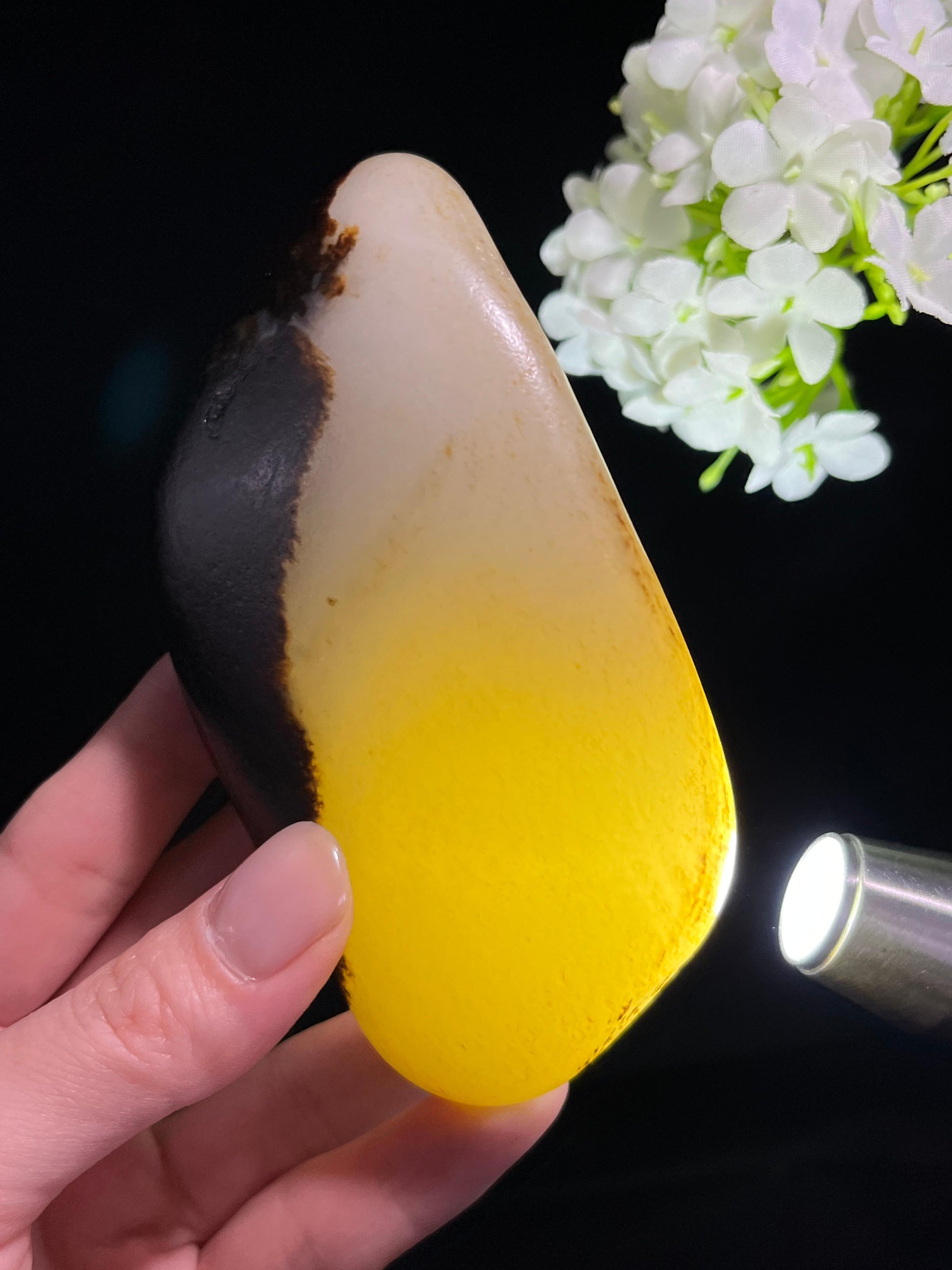 2025.11.29，和田玉白玉聚黑皮“墨云缠玉”籽料原石（yc278724）