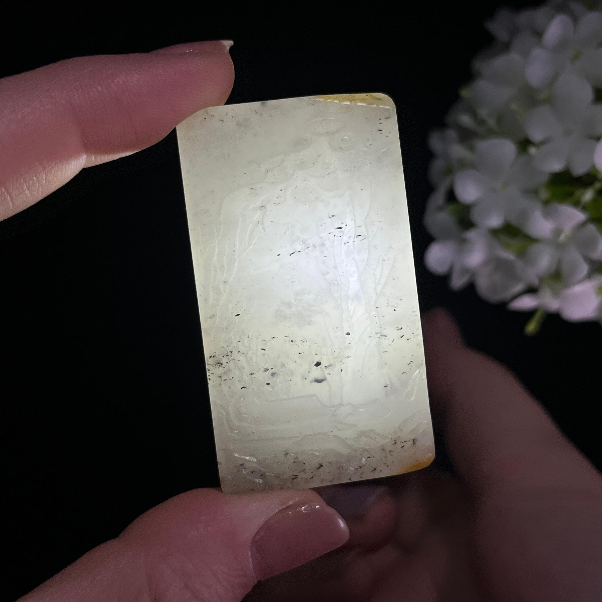 和田玉带墨青花“云深楼阁”籽料雕刻挂件（yc284635）