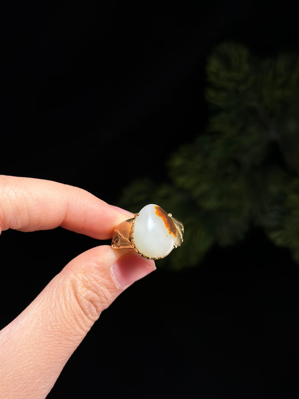 新疆和田玉珍品 18K 金镶白玉枣红皮籽料戒指（yc696752）