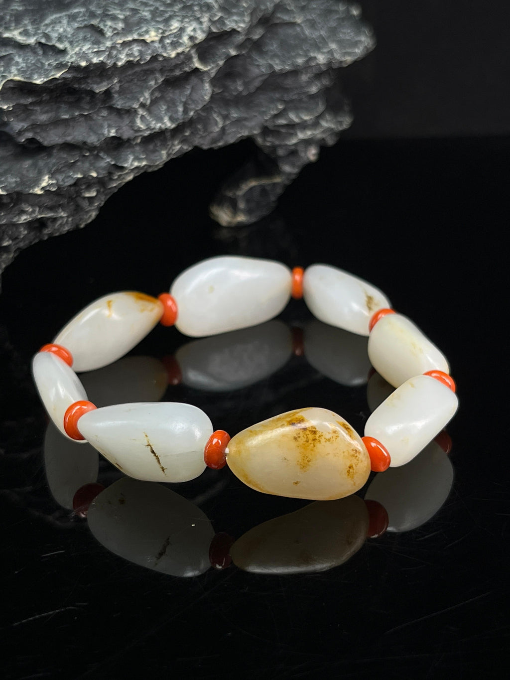 新疆天然和田玉籽料原石洒金皮手串（yc235297）