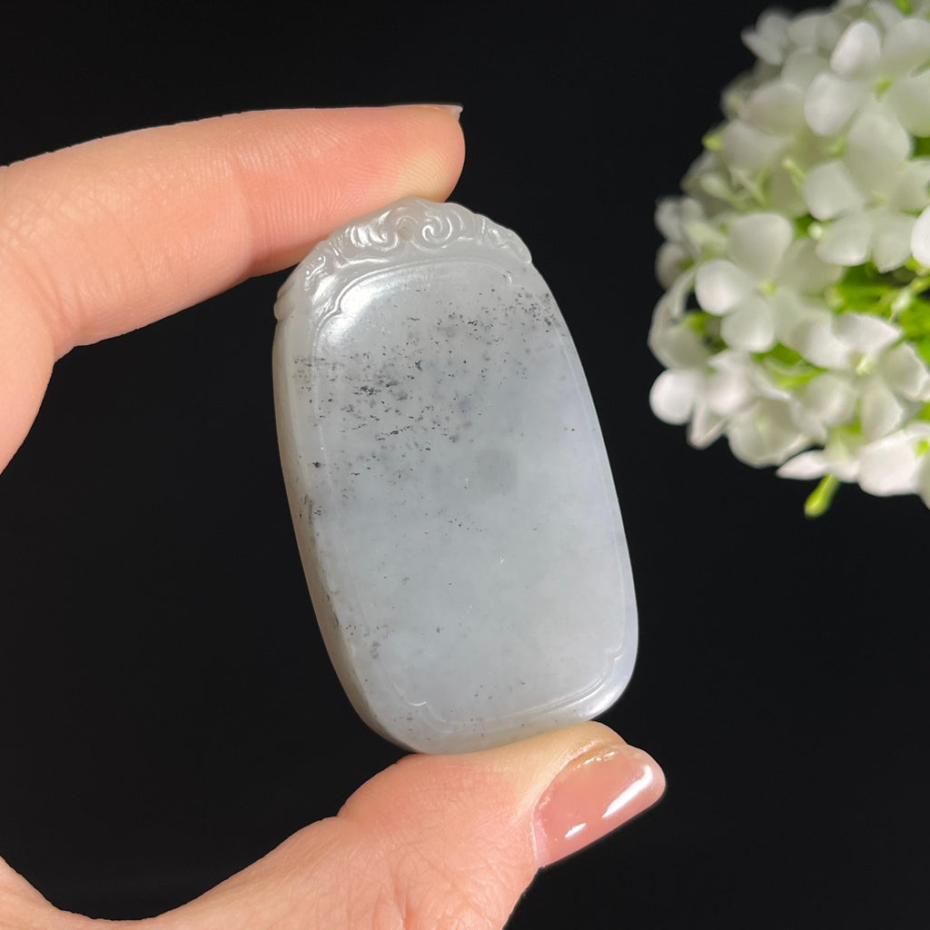 和田玉带墨青花“依山傍水”籽料雕刻挂件（yc284622）