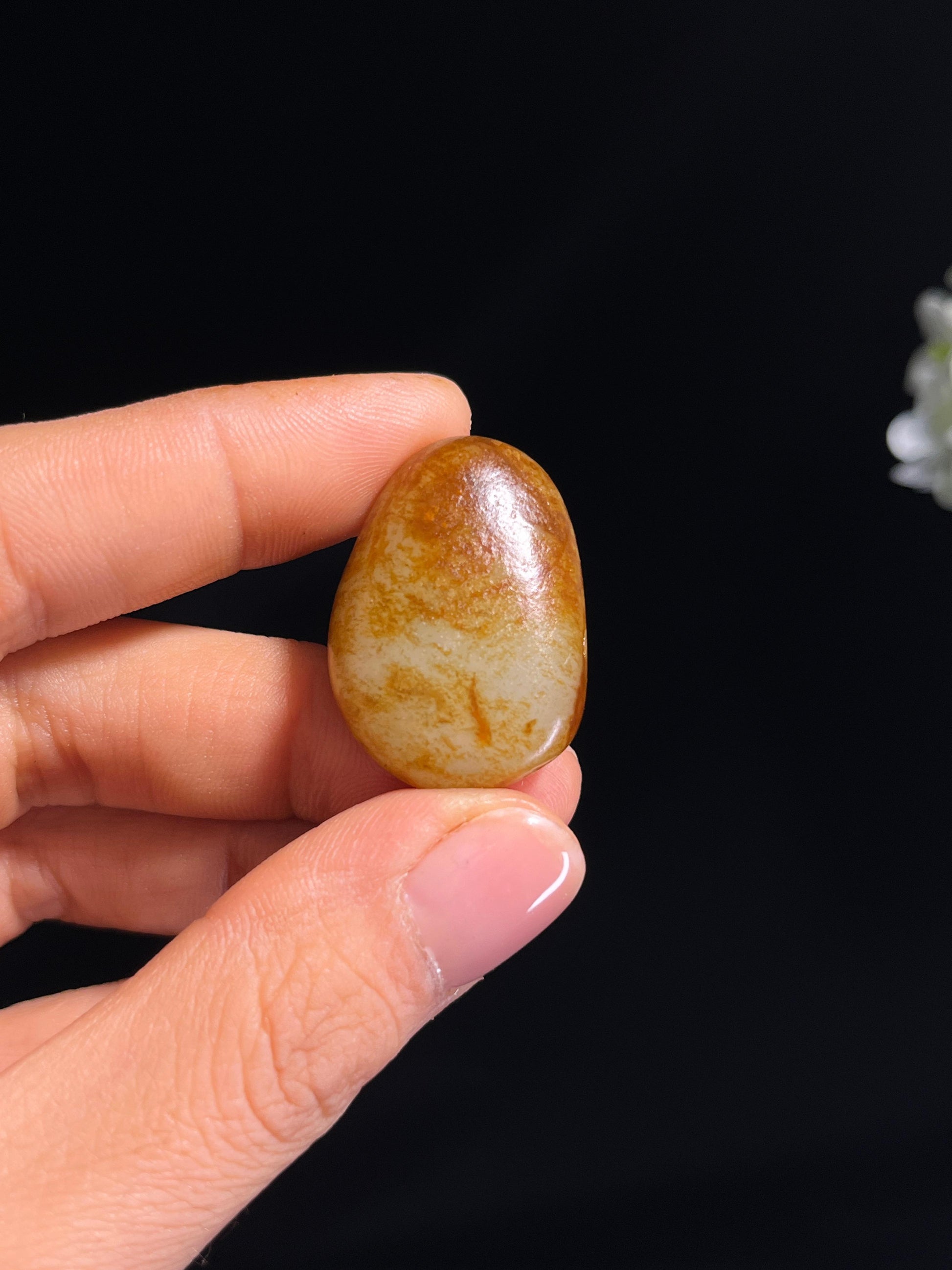 新疆天然和田玉籽料原石聚红皮挂件（yc263887）