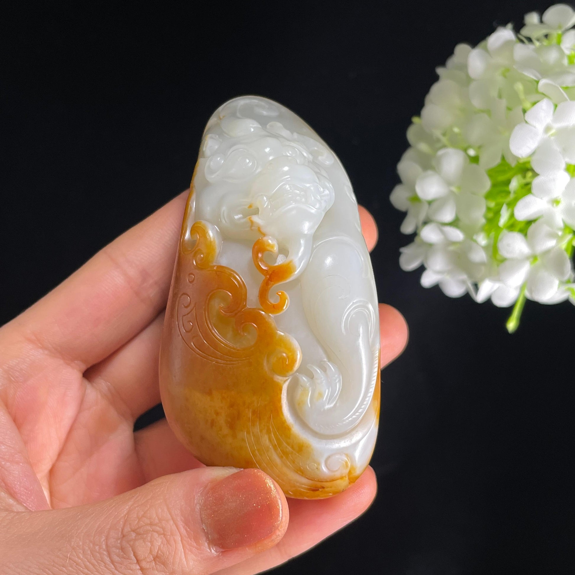 和田玉白玉聚红皮籽料貔貅把件（yc384224）