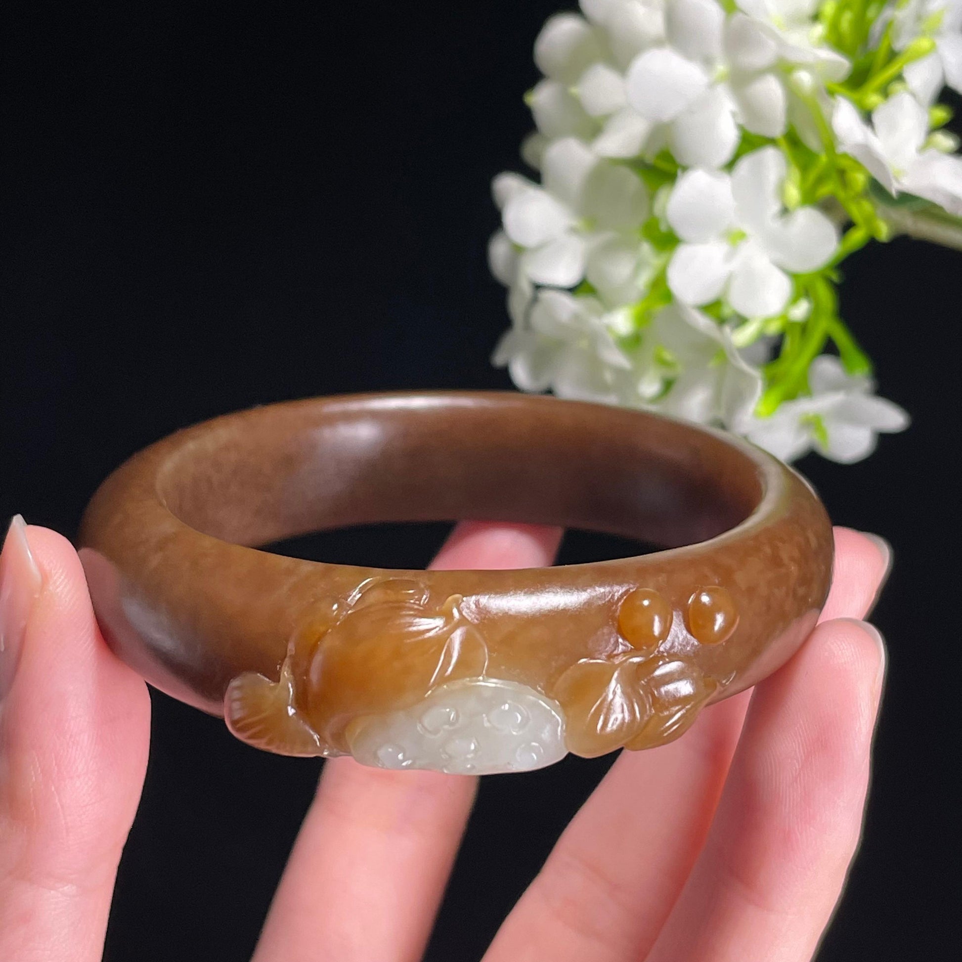 A新疆天然和田玉“莲心沁糖”且末糖白料手镯（卡54）（yc309472）