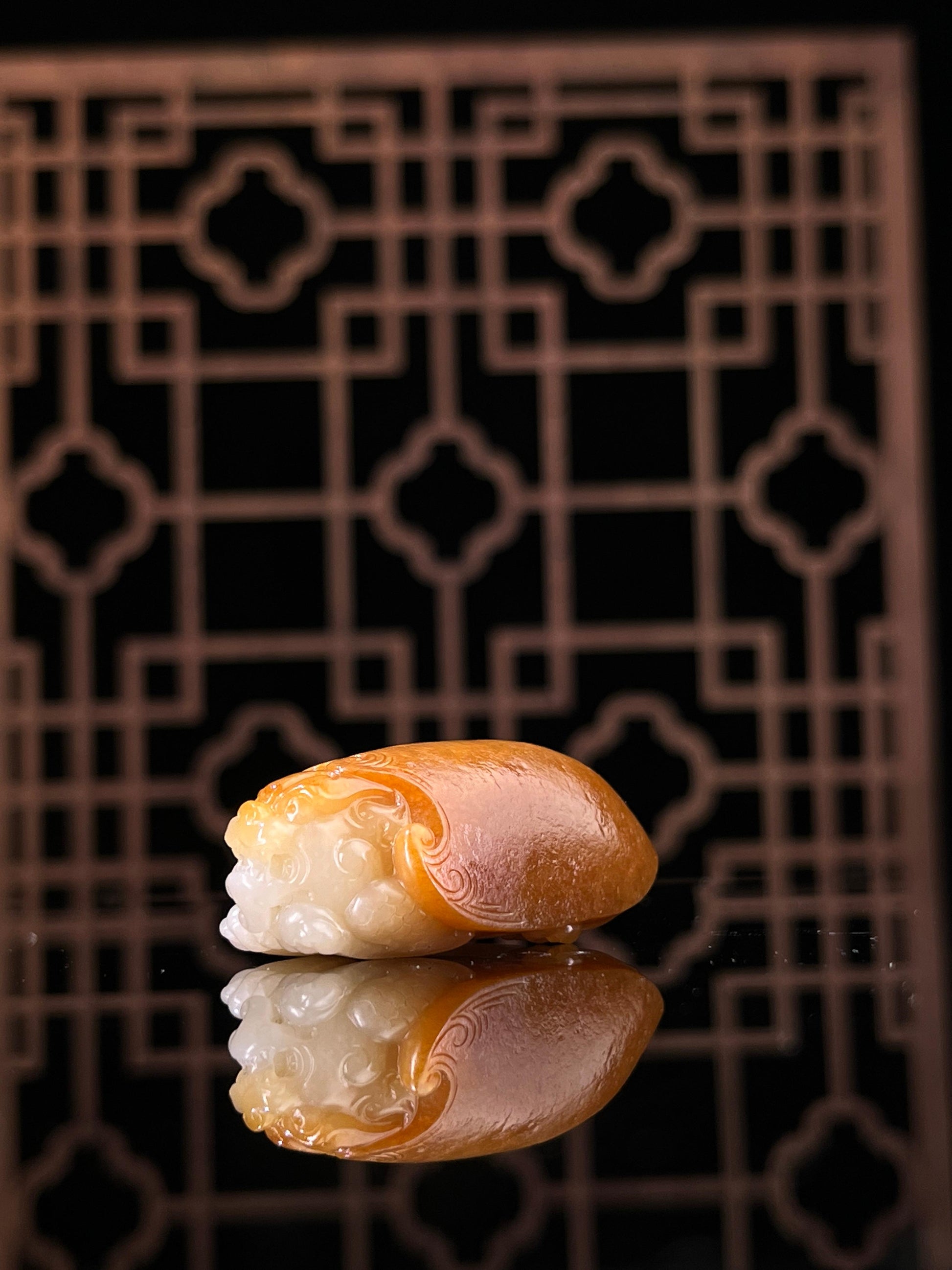 新疆和田玉天然籽料红皮白肉龙龟挂件（yc232315）