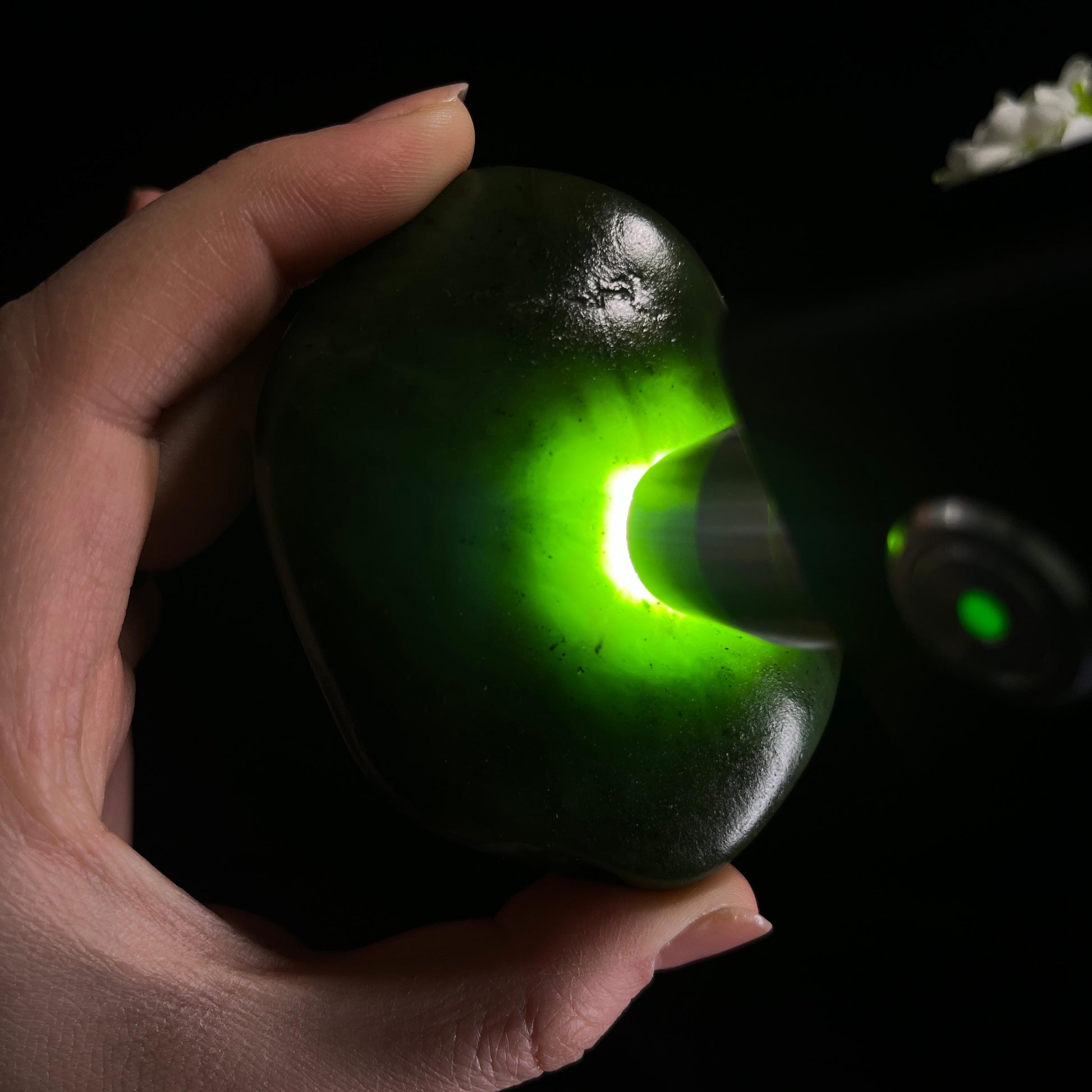 和田玉碧玉“墨涧纤痕”籽料原石（yc280337）