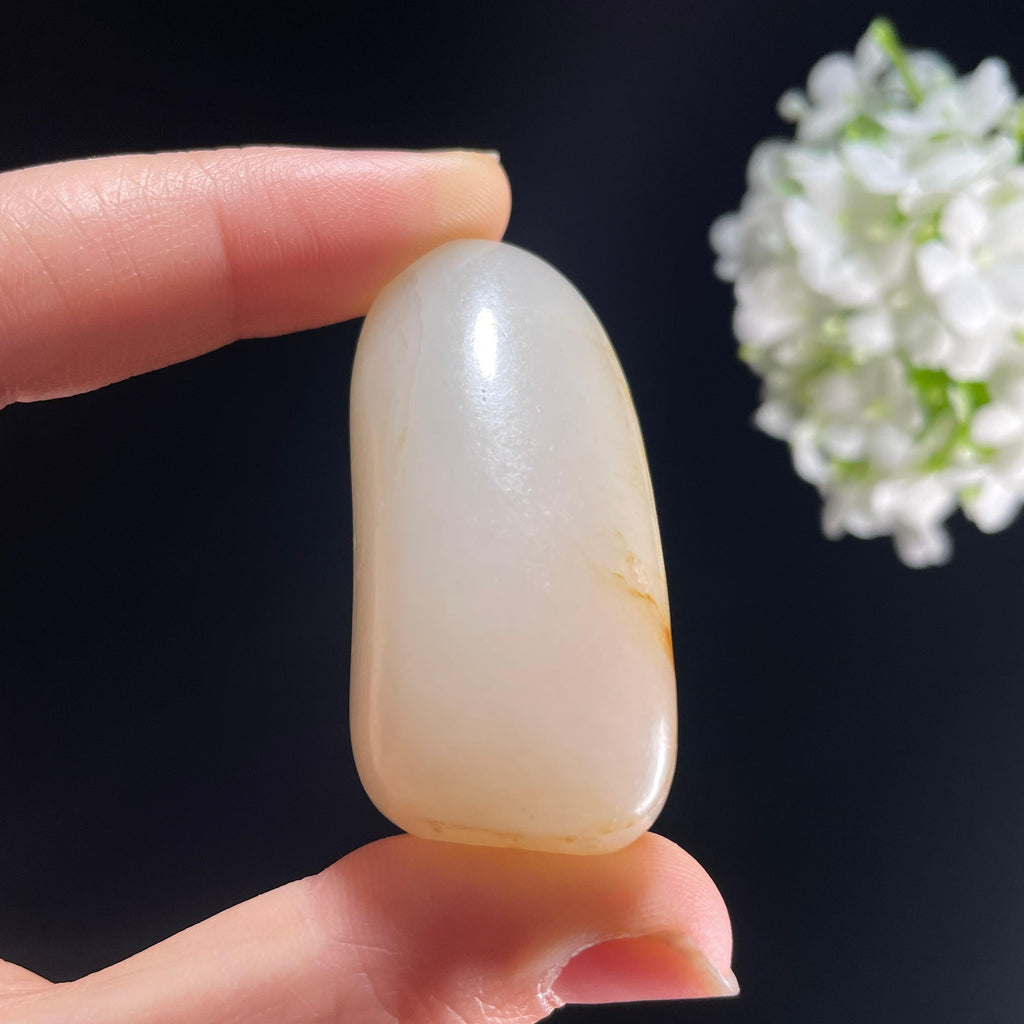 新疆和田玉“半霞凝霜”白玉聚黄皮籽料（yc445112）