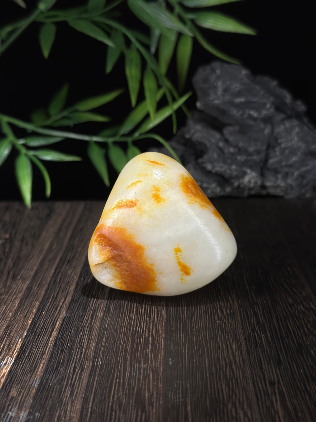 新疆和田玉高青白聚红皮籽料小摆件（yc714336）