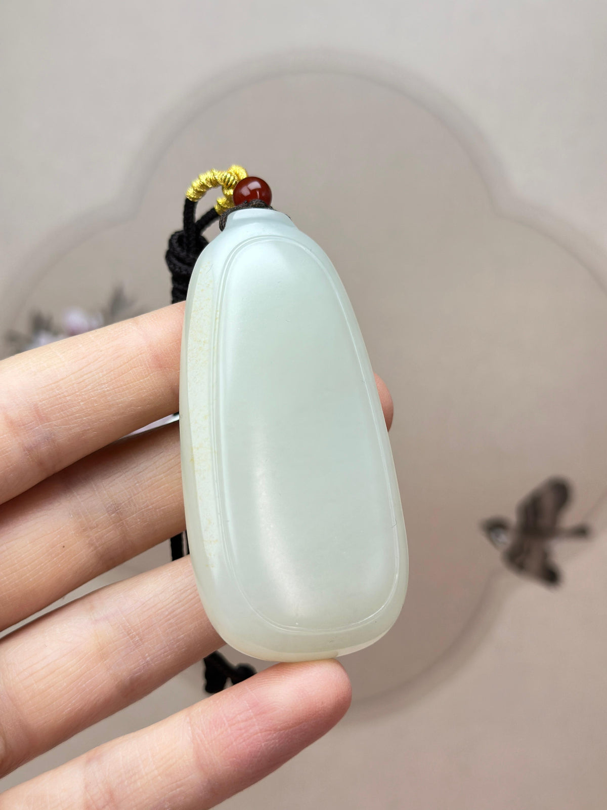 珍品新疆和田玉洒金皮白玉籽料无事牌（yc765813）