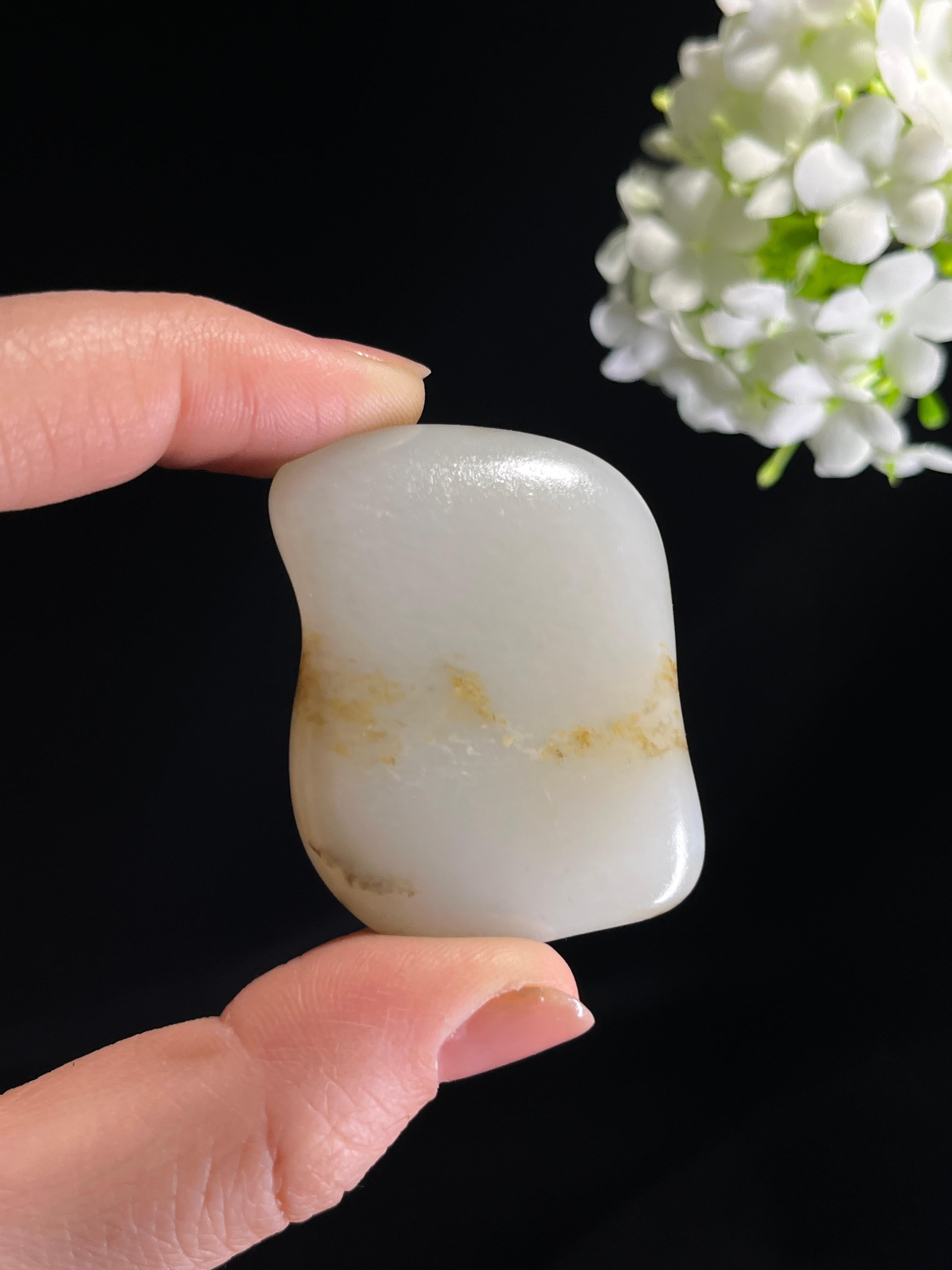 新疆和田玉特色红沁籽料原石（yc255414） – 添福玉器