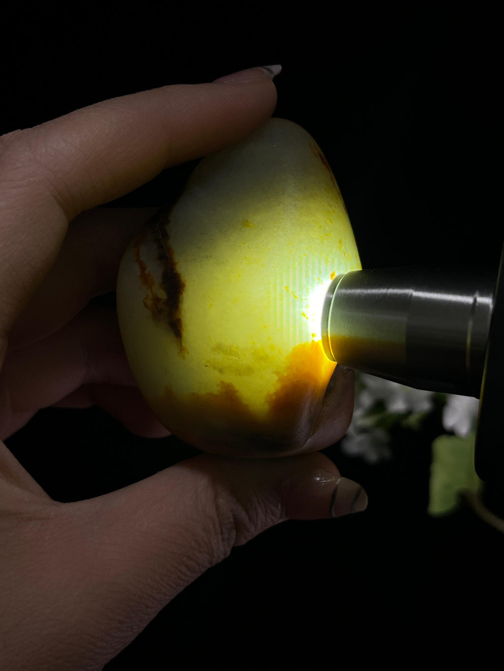 新疆和田玉青花白玉红沁皮籽料原石摆件（yc250458）